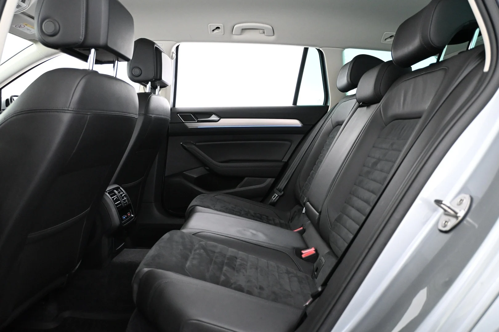 Car Image - 5x2RQLbzYRcHzmkACvooit