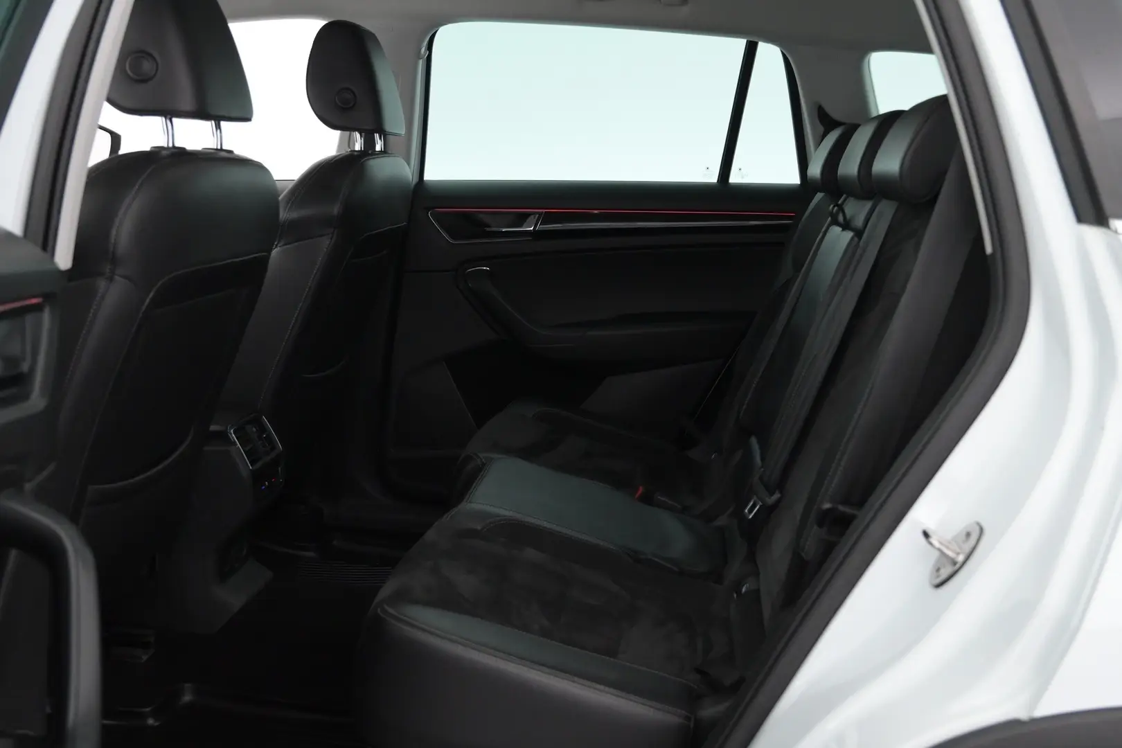 Car Image - 6VAlMILiVP9J8KbHu6L2pJ
