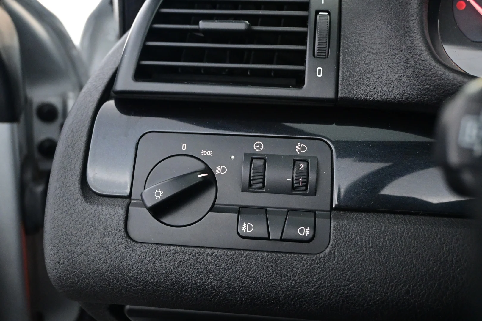 Car Image - 6dmDbnbQYCo7OOcifYA7eU