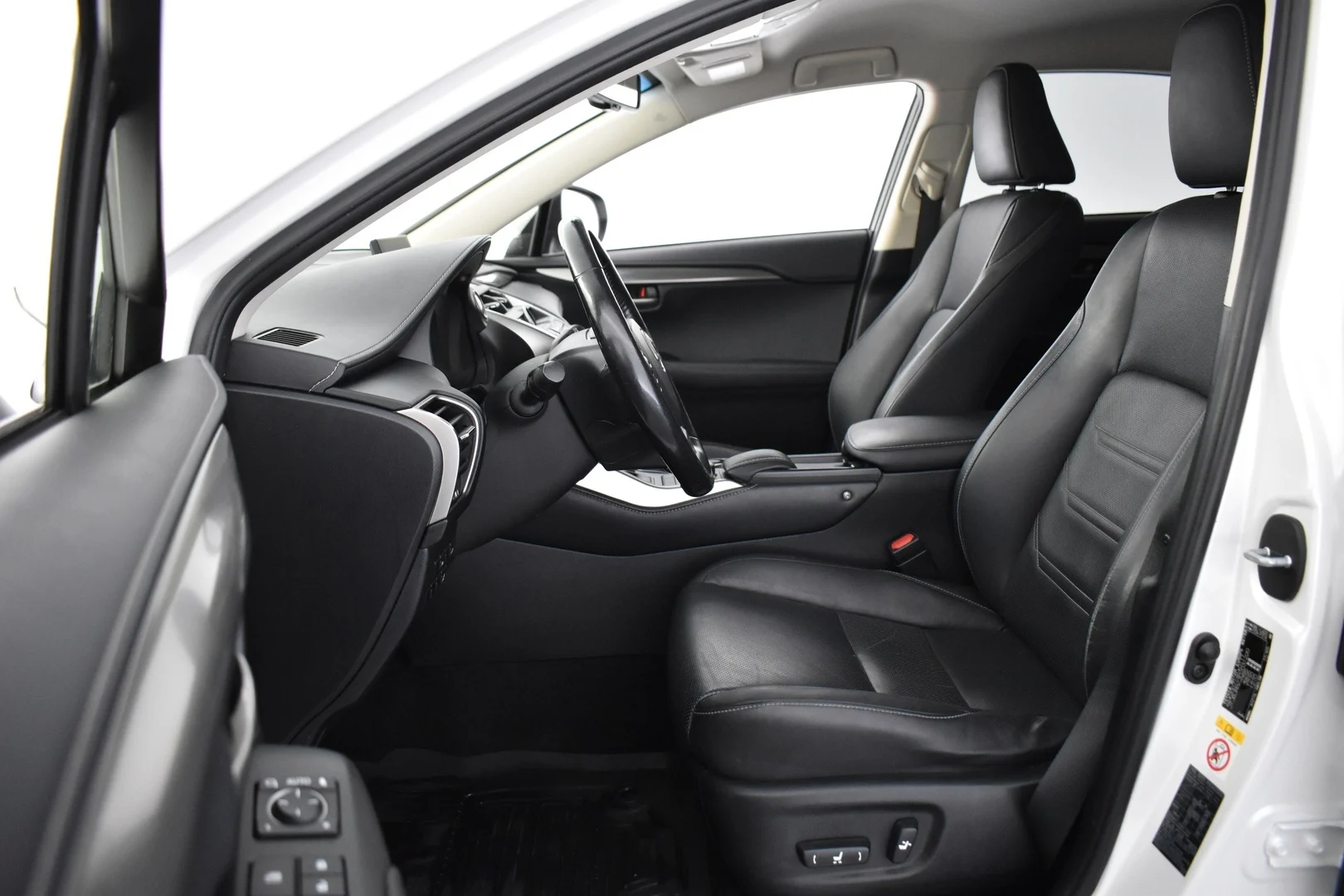 Car Image - 5LDkW0HM9KqIzTEA0MJ4PZ