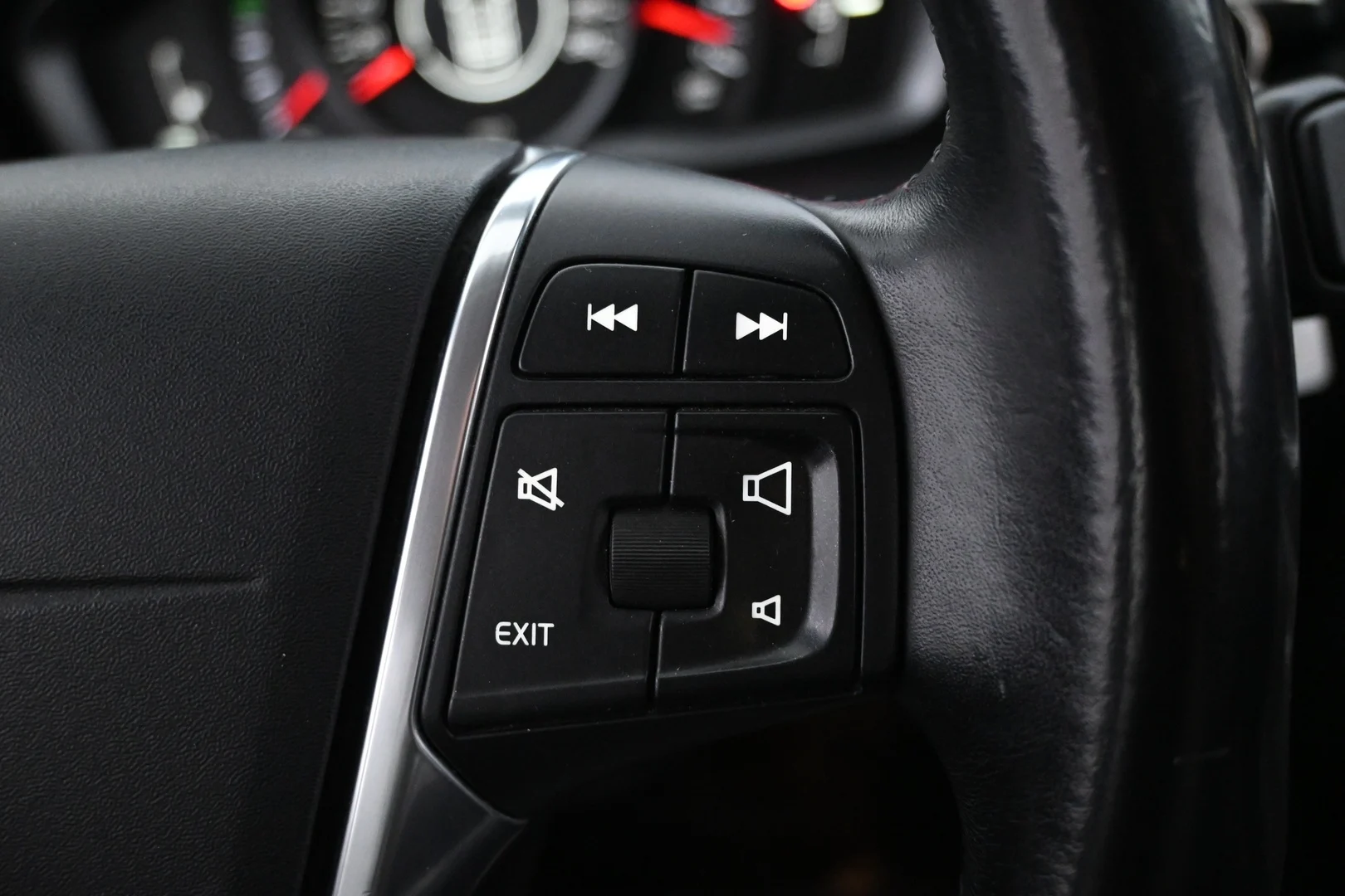 Car Image - xCn8suA2eBqqSjprAaUVi