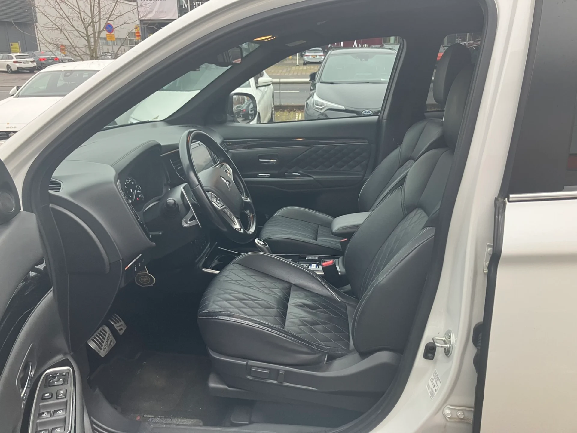 Car Image - 2XF8FYYudu54pZ3j9XJYOM