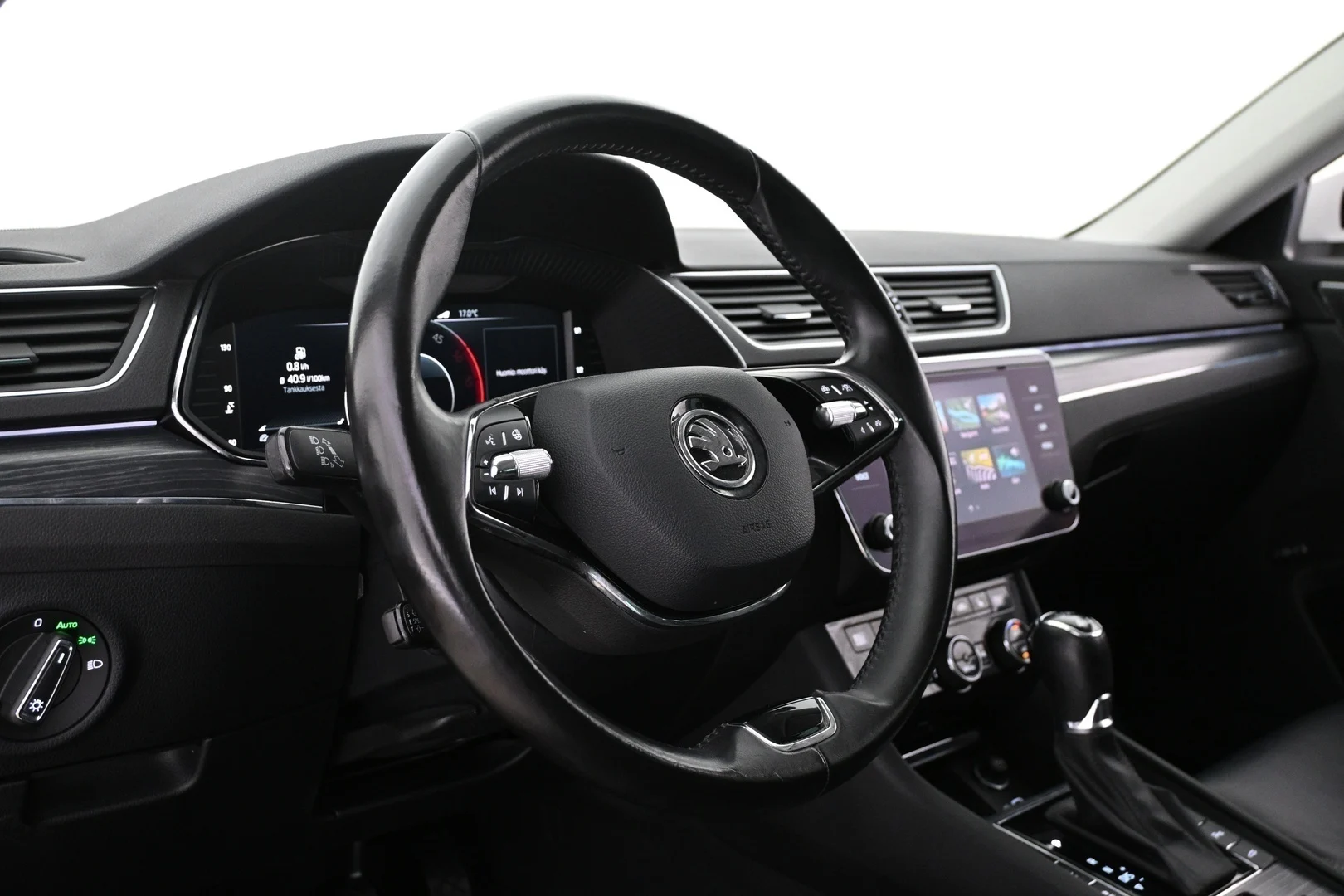 Car Image - yoWYJ7bbNn3bSf7Qz4j5T