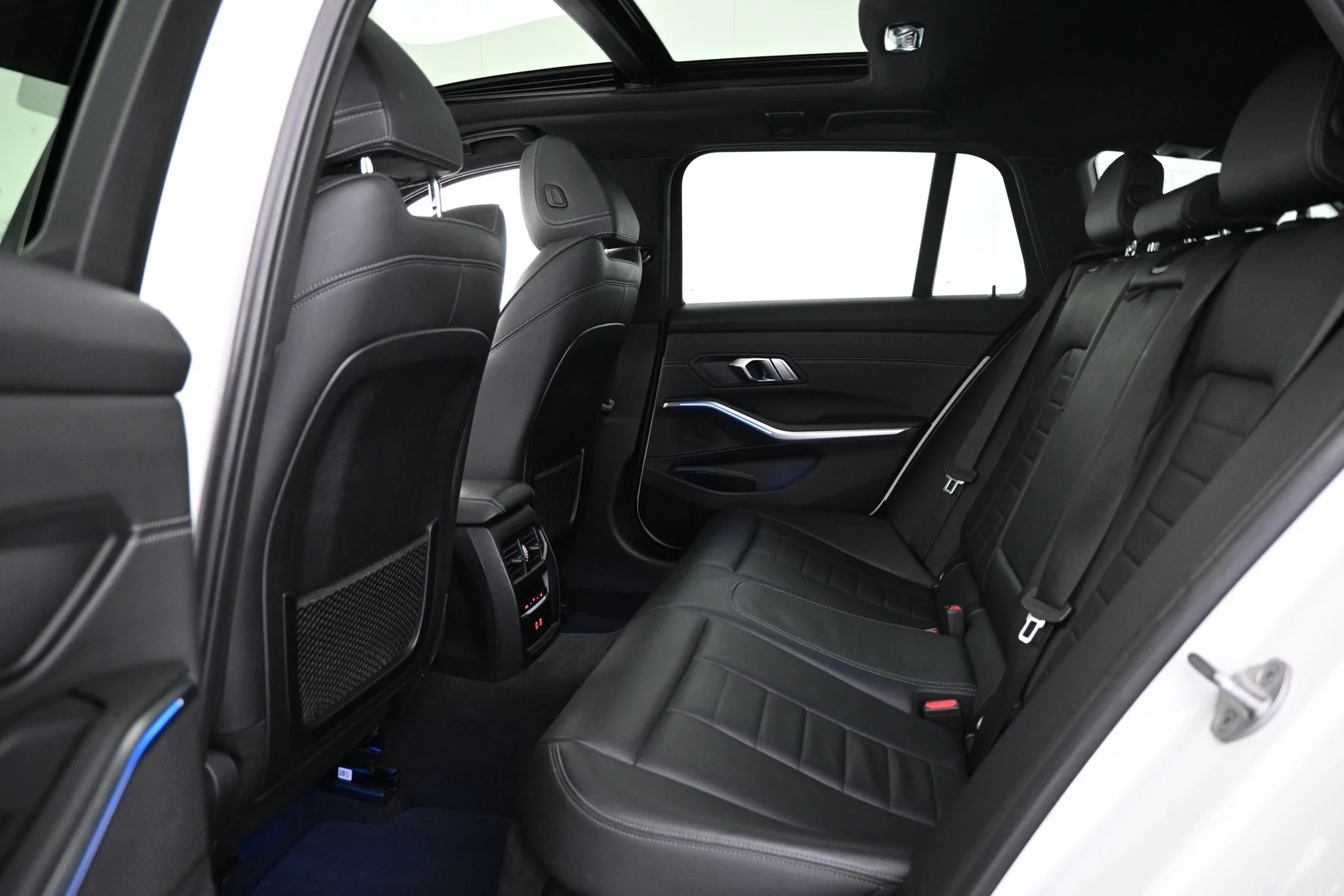 Car Image - RkVrVnKE6FDRYPFCjzIXP