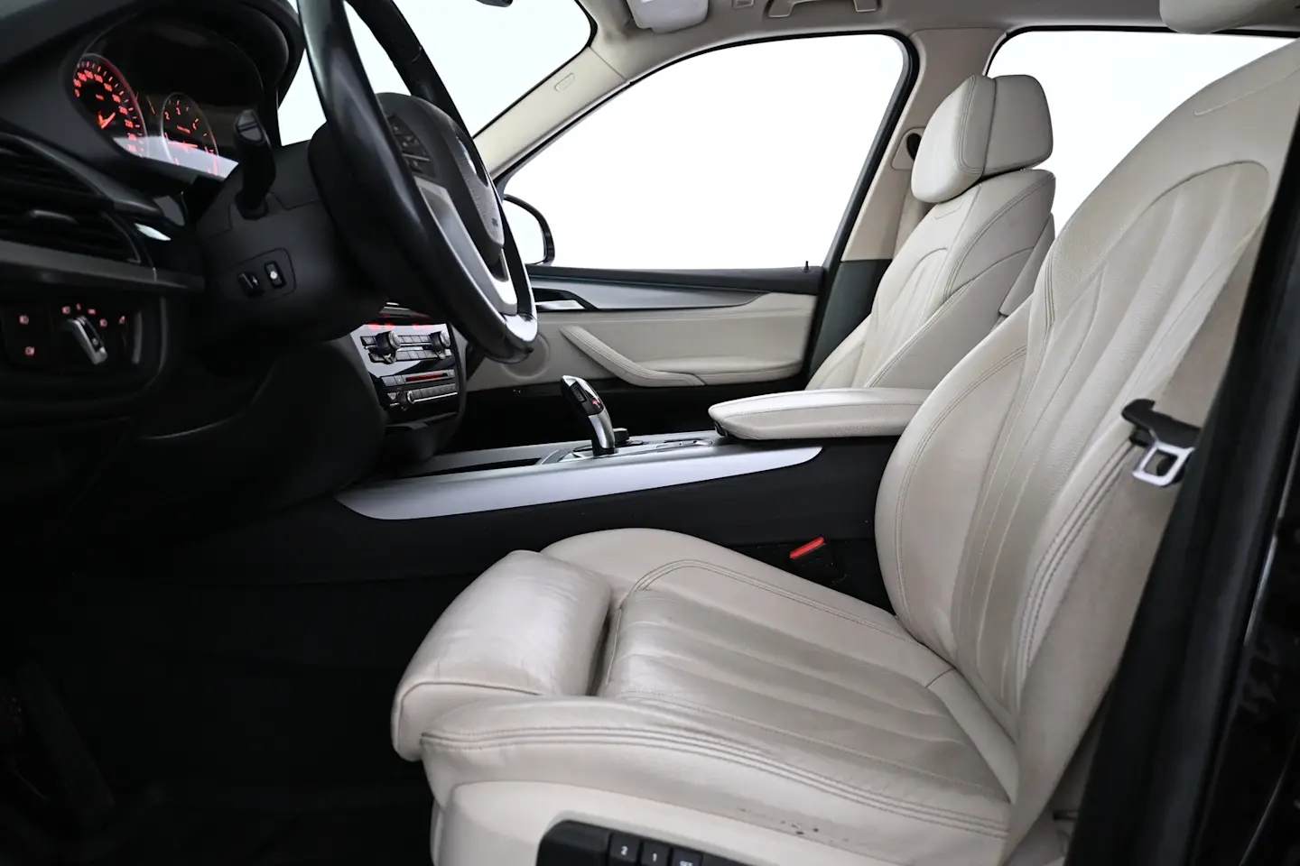 Car Image - 3BiXasRSgexiy3OvV16PDK