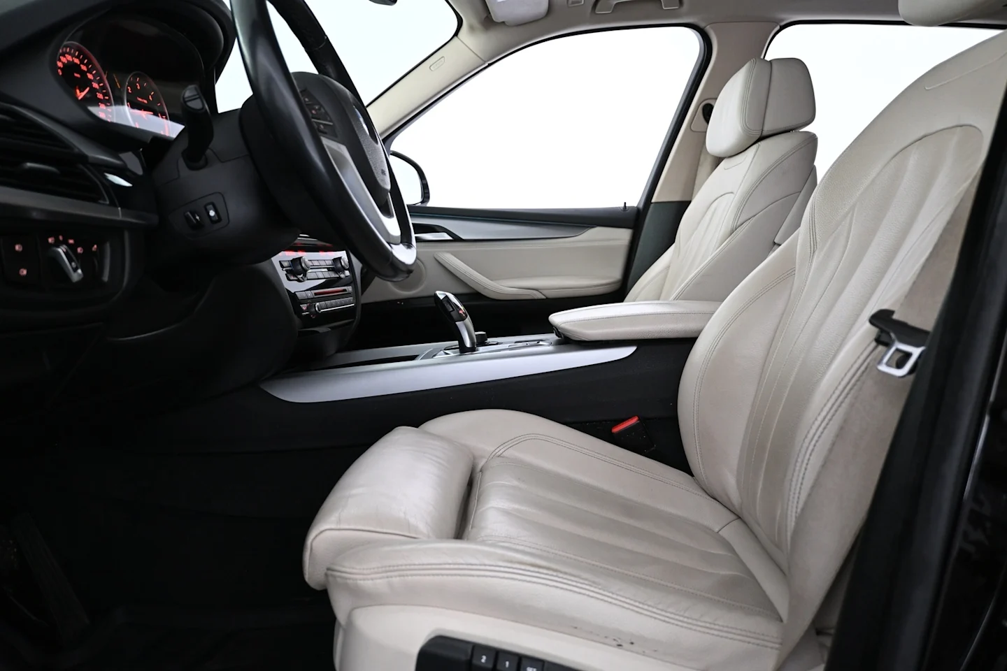 Car Image - 3BiXasRSgexiy3OvV16PDK
