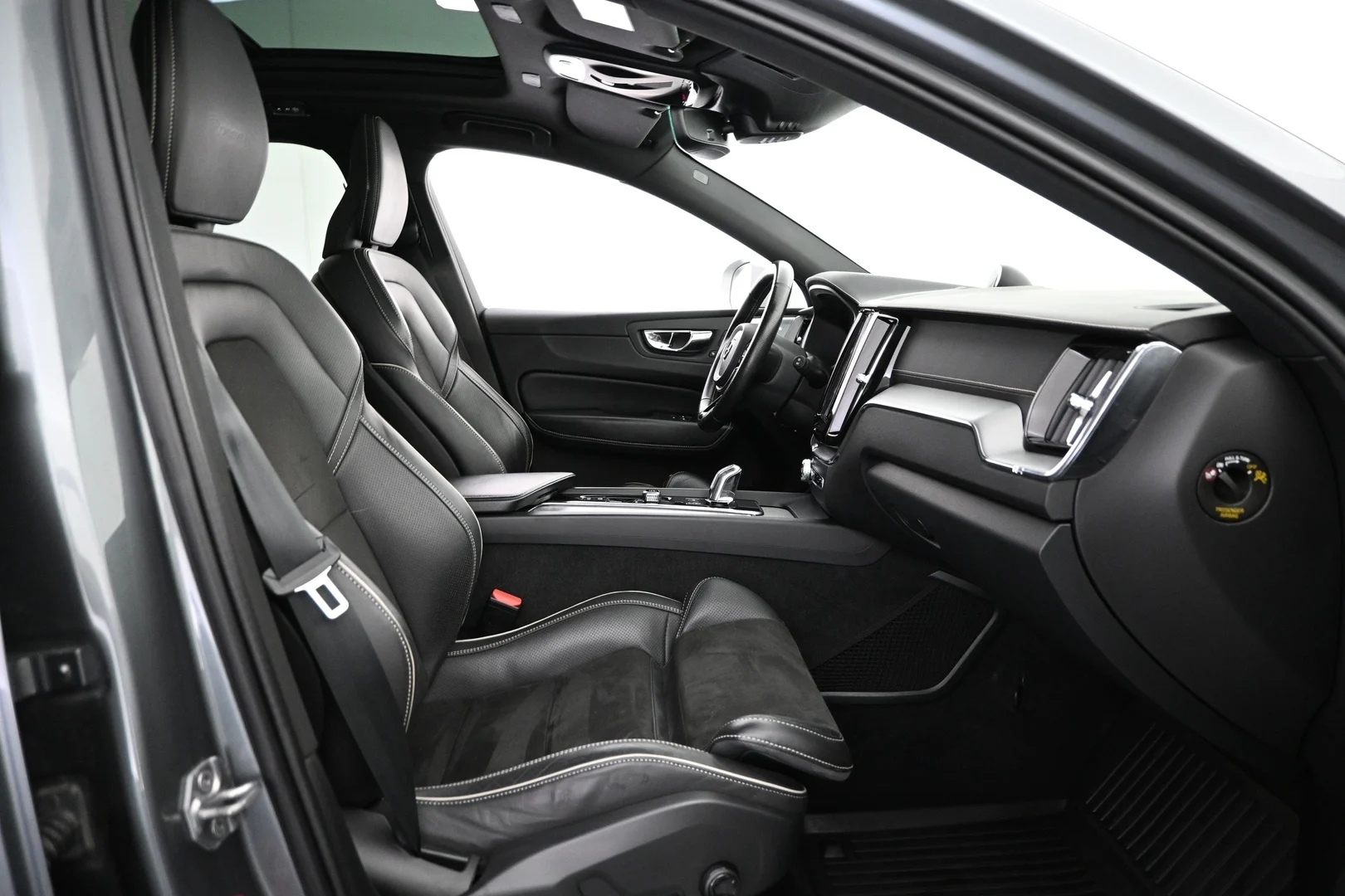 Car Image - 5r2MYiYjEUkUbzwskq8FA4