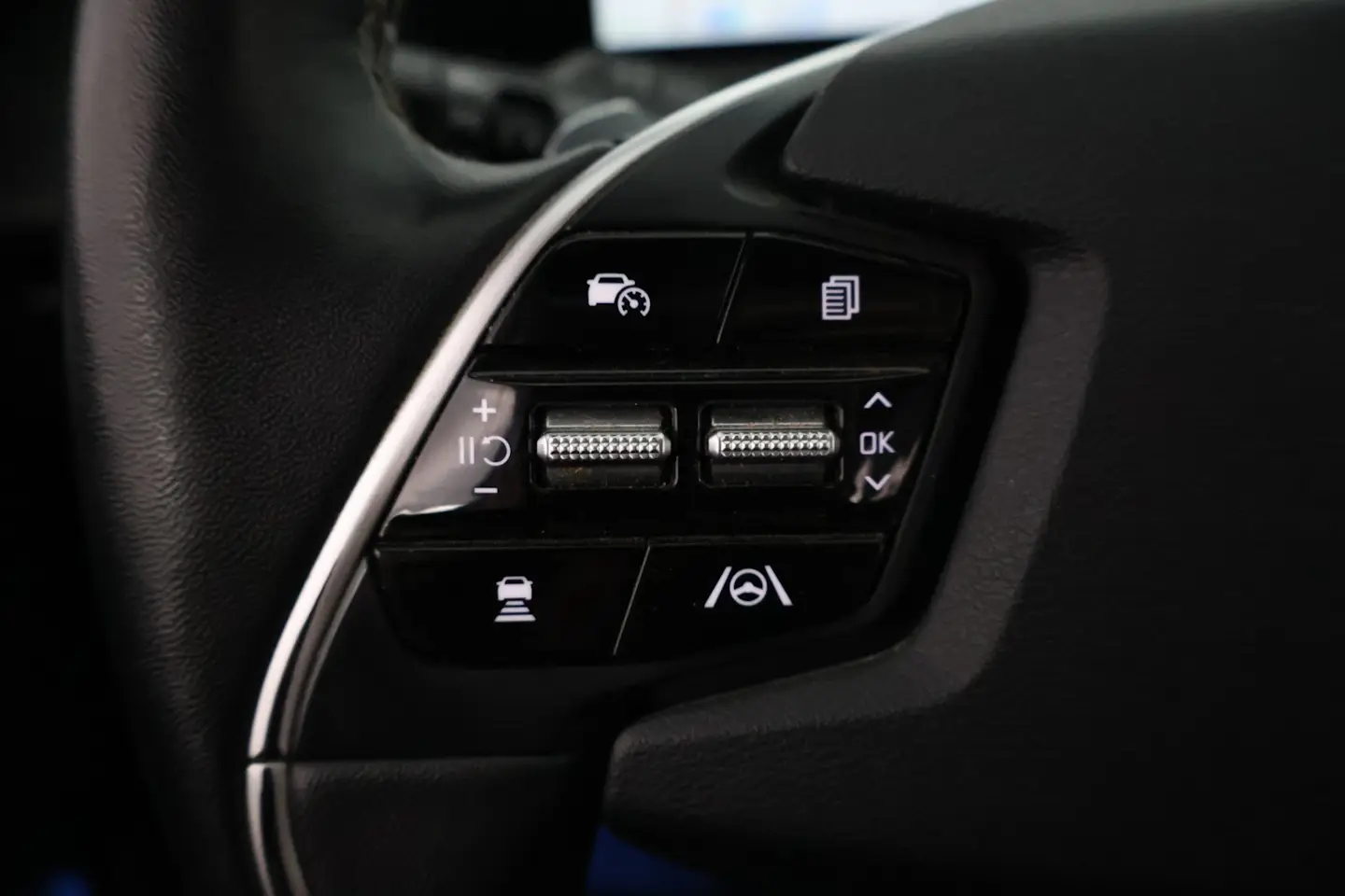 Car Image - 5R1VA3te1jc8C9kHPzs2Bq