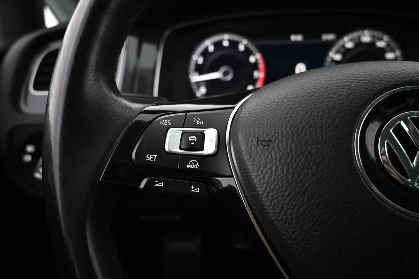 Car Image - 3xc09QO6xg85KbtzEDsQrM