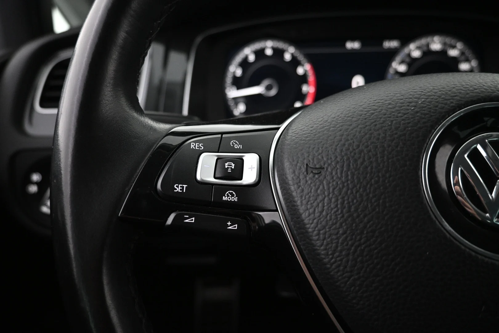 Car Image - 3xc09QO6xg85KbtzEDsQrM