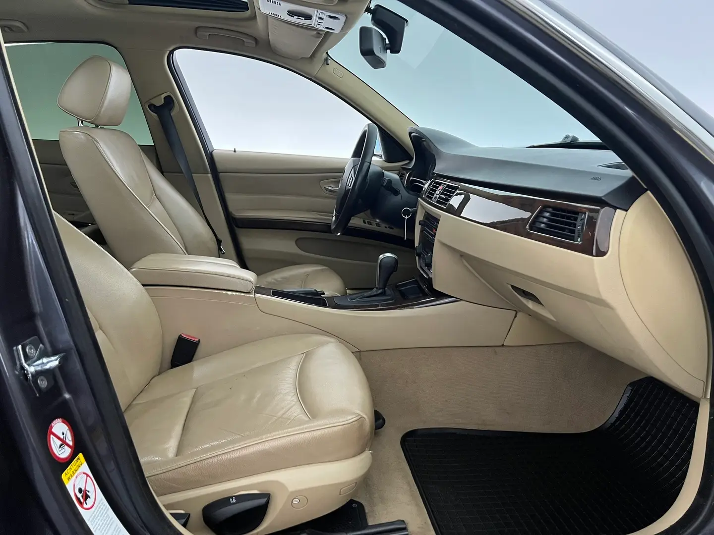 Car Image - 3PHFcUCAKJ716wHjfPtLSs
