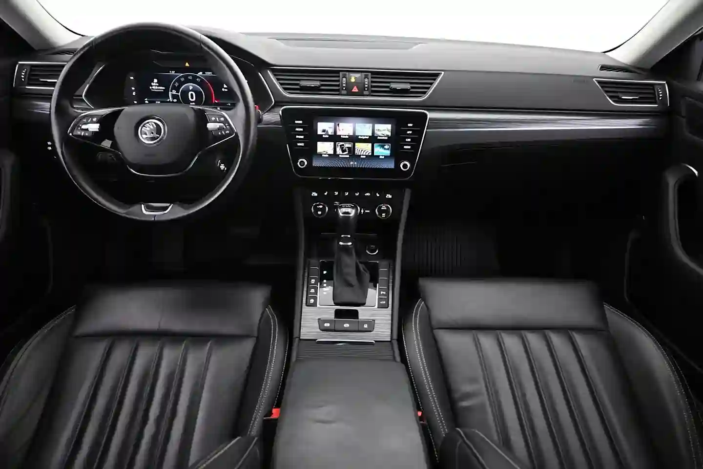 Car Image - yoWYJ7bbNn3bSf7Qz4j5T