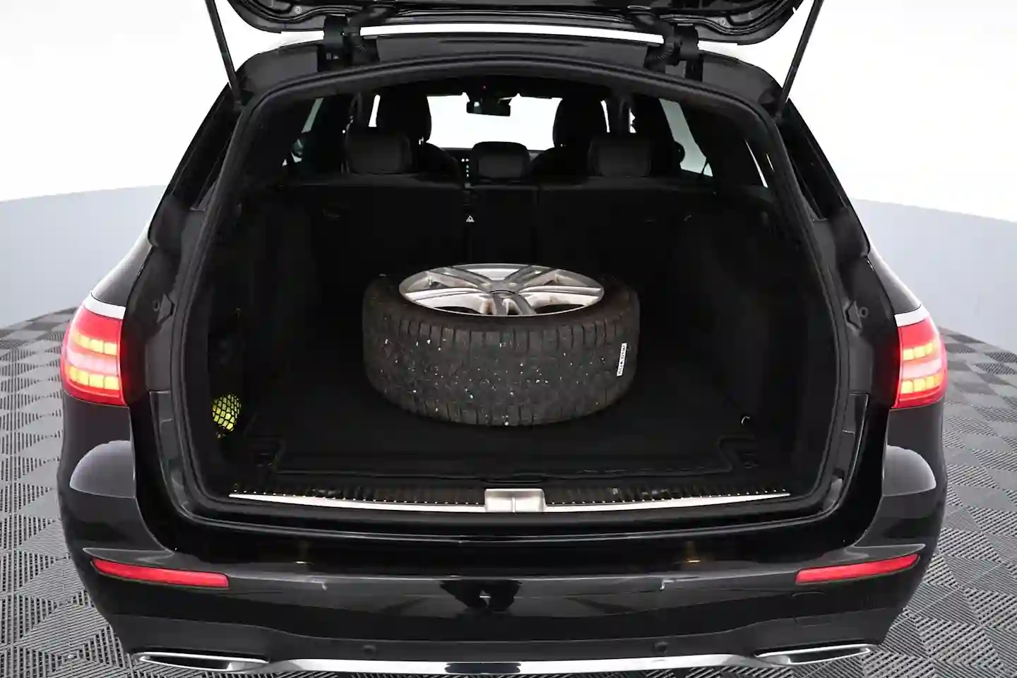 Car Image - 7AAo84ibJQnA8A8sZbmxmK