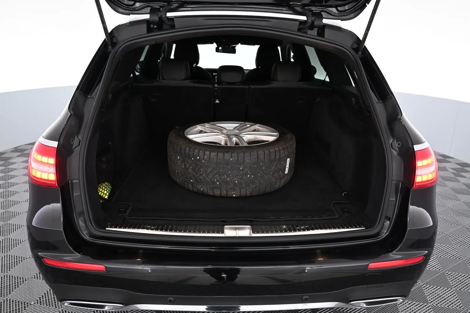 Car Image - 7AAo84ibJQnA8A8sZbmxmK