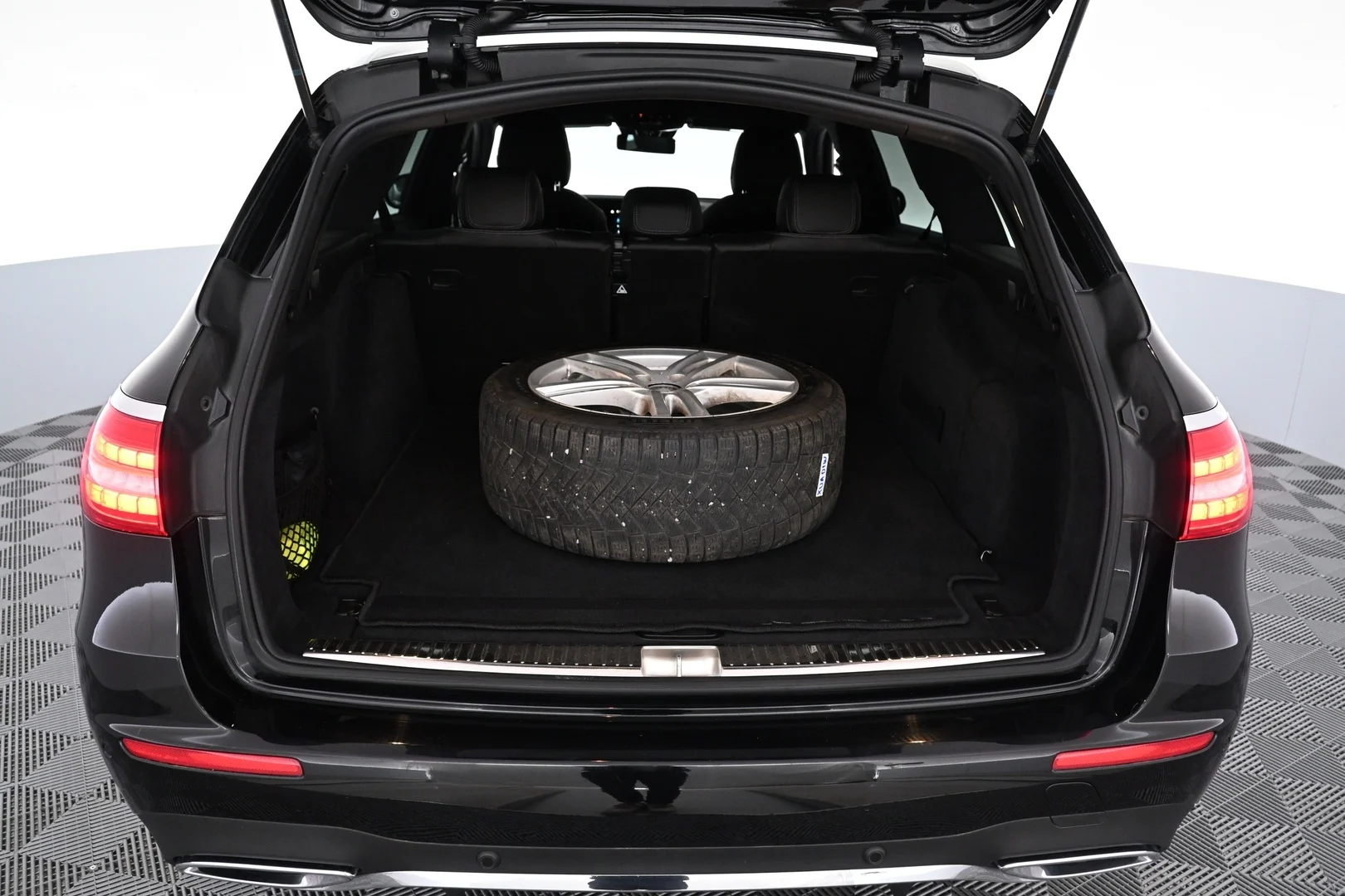 Car Image - 7AAo84ibJQnA8A8sZbmxmK