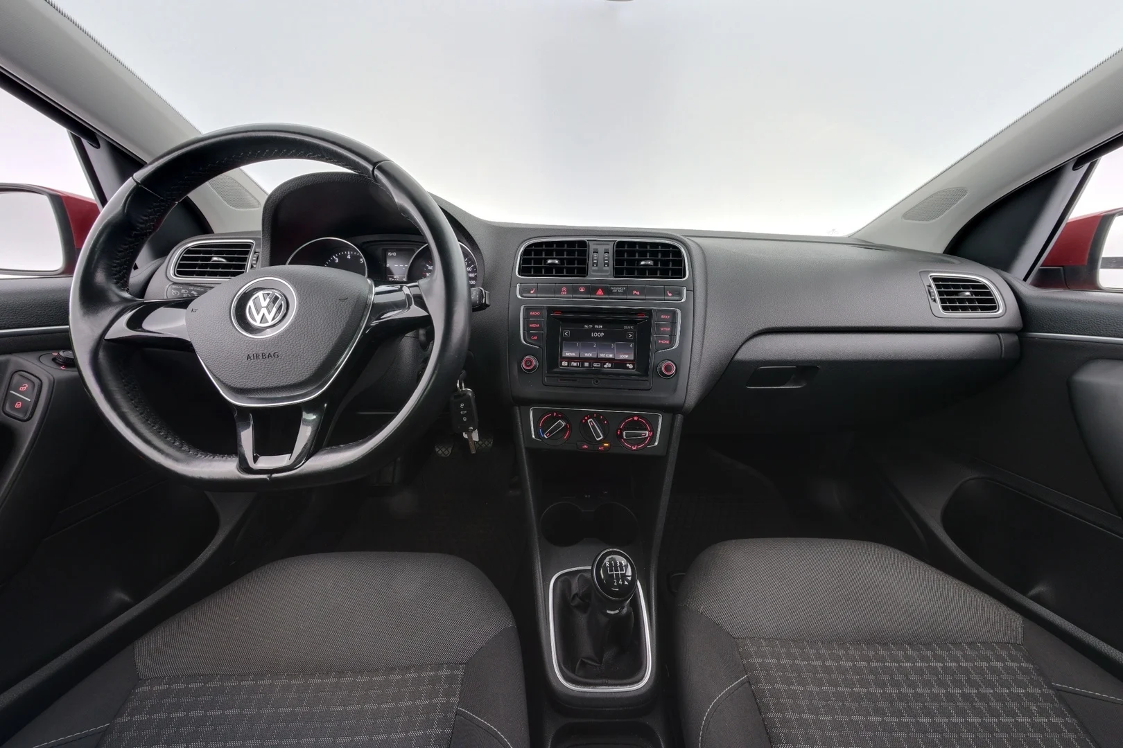 Car Image - 4YWQYkJFVeVsLOaJwW20iL