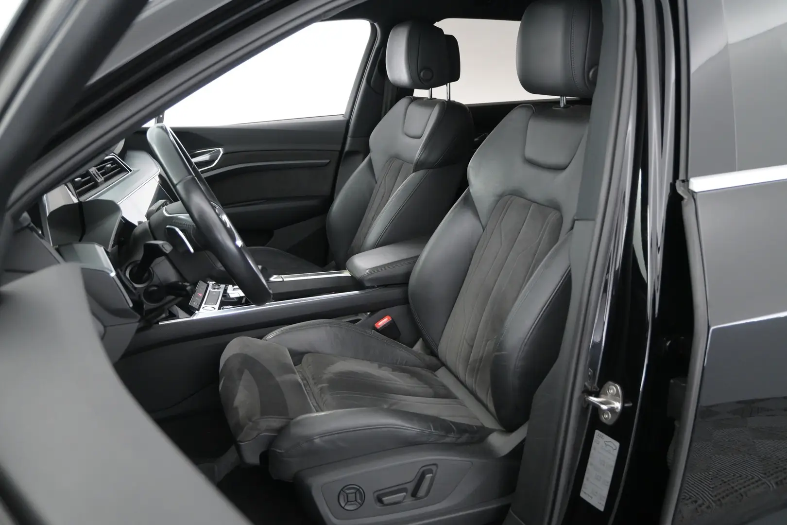 Car Image - 2FsBsh9Mj0VdfPytxPBK6