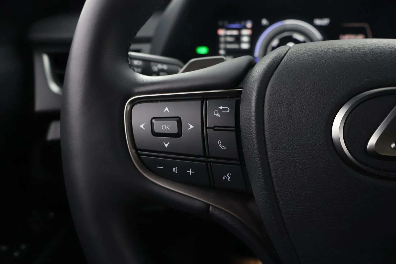 Car Image - 3Lxx1tuTk9mJaAMqc6ot8L