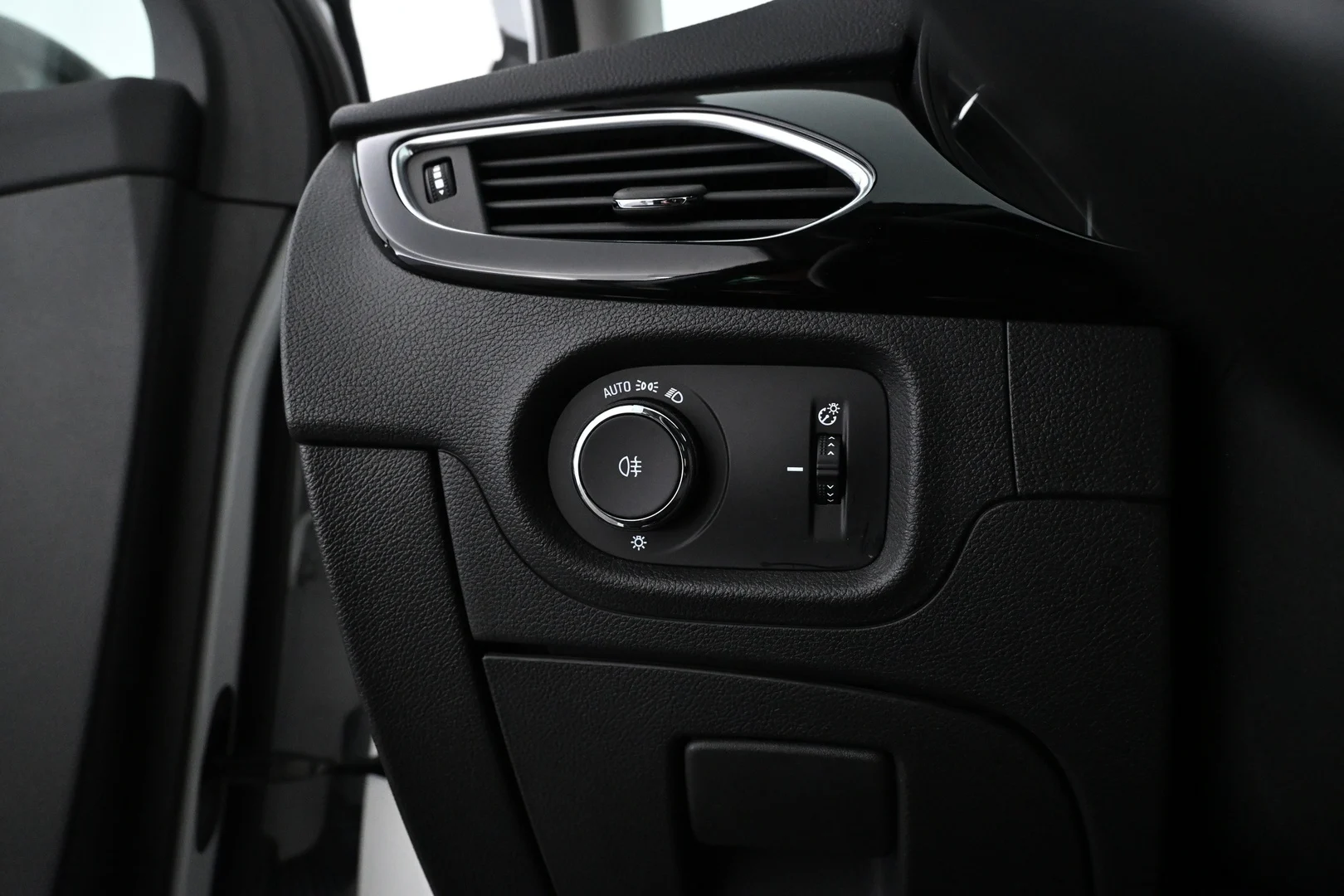 Car Image - 3GNI9cdfTAmhRjToNMeXYD