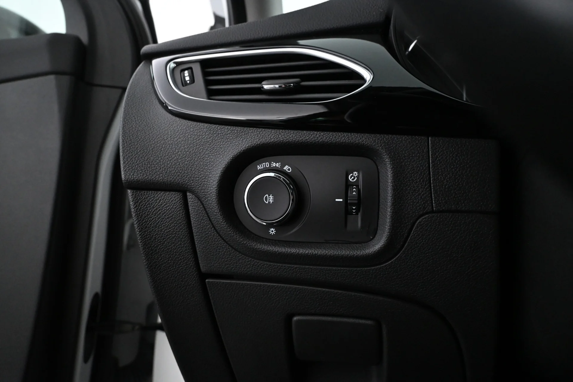 Car Image - 3GNI9cdfTAmhRjToNMeXYD