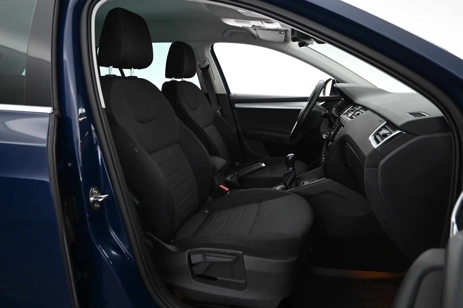 Car Image - wDHIYy7B8oY2HZMgX6EXX