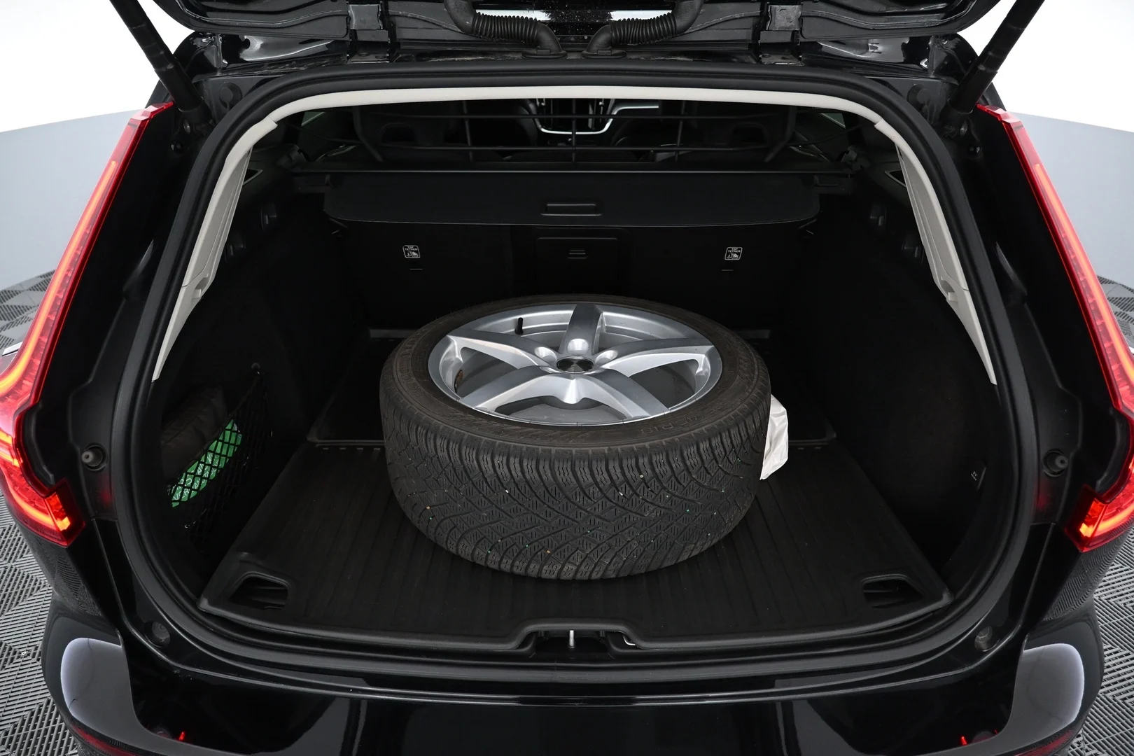 Car Image - m8FP2dlCxtd7yhR4sJrsd