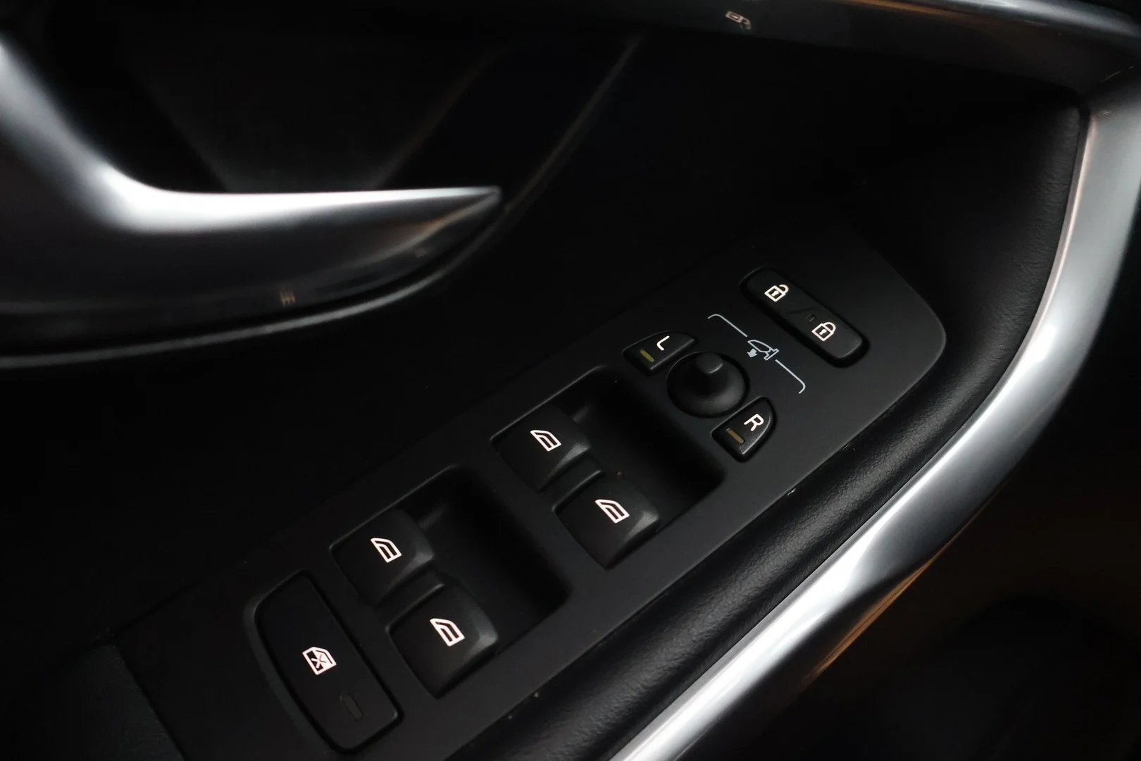 Car Image - 6Q4TU4tVTs8nZwpSYBlD9V