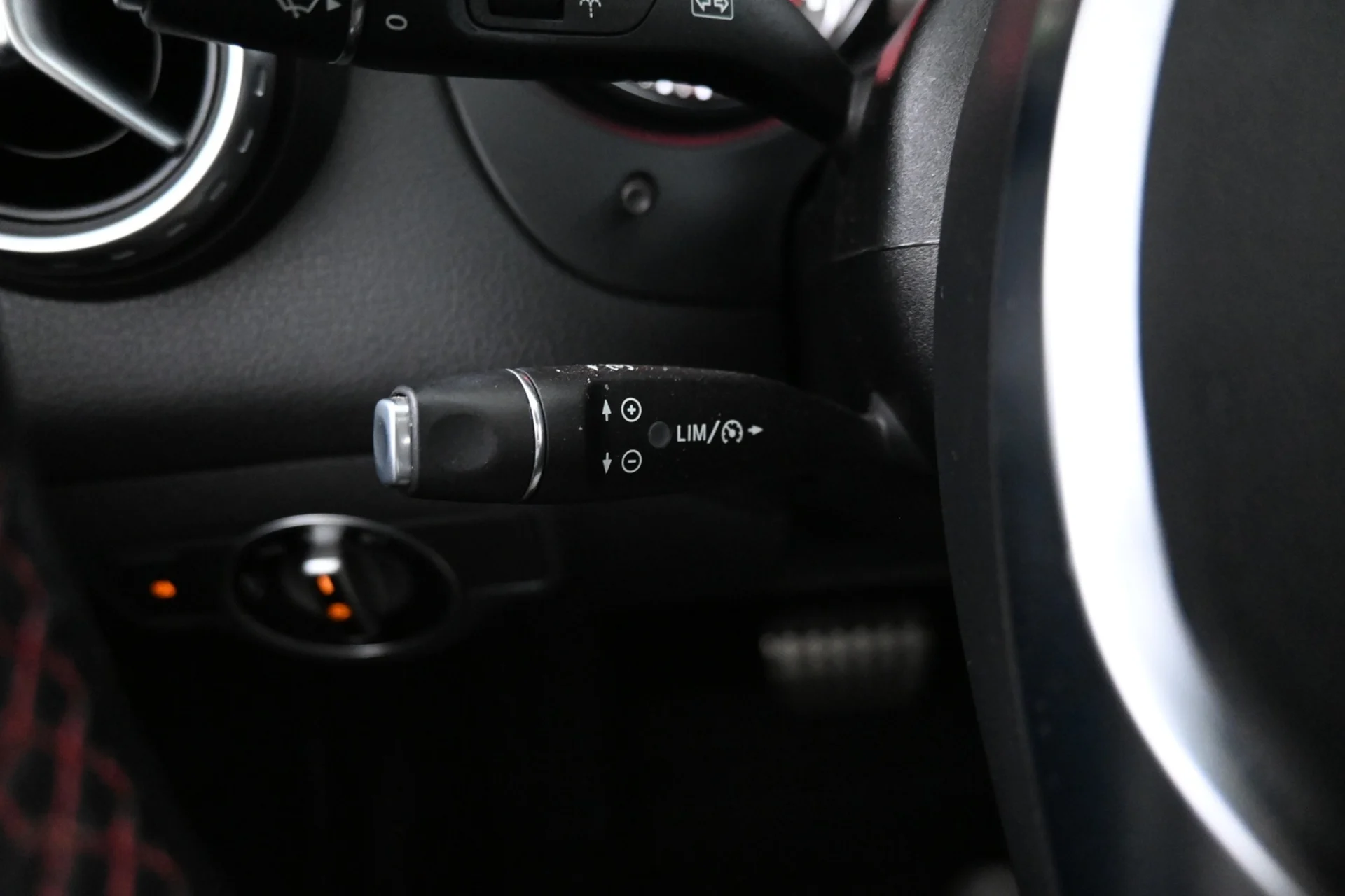 Car Image - 3rt8b3eRRXNYxErFpXqVl