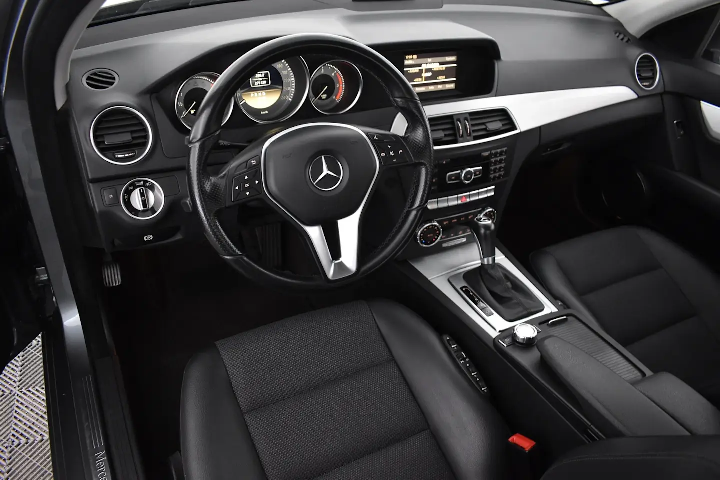 Car Image - 4bSNxqlDCuDHUgEbNlWdVA