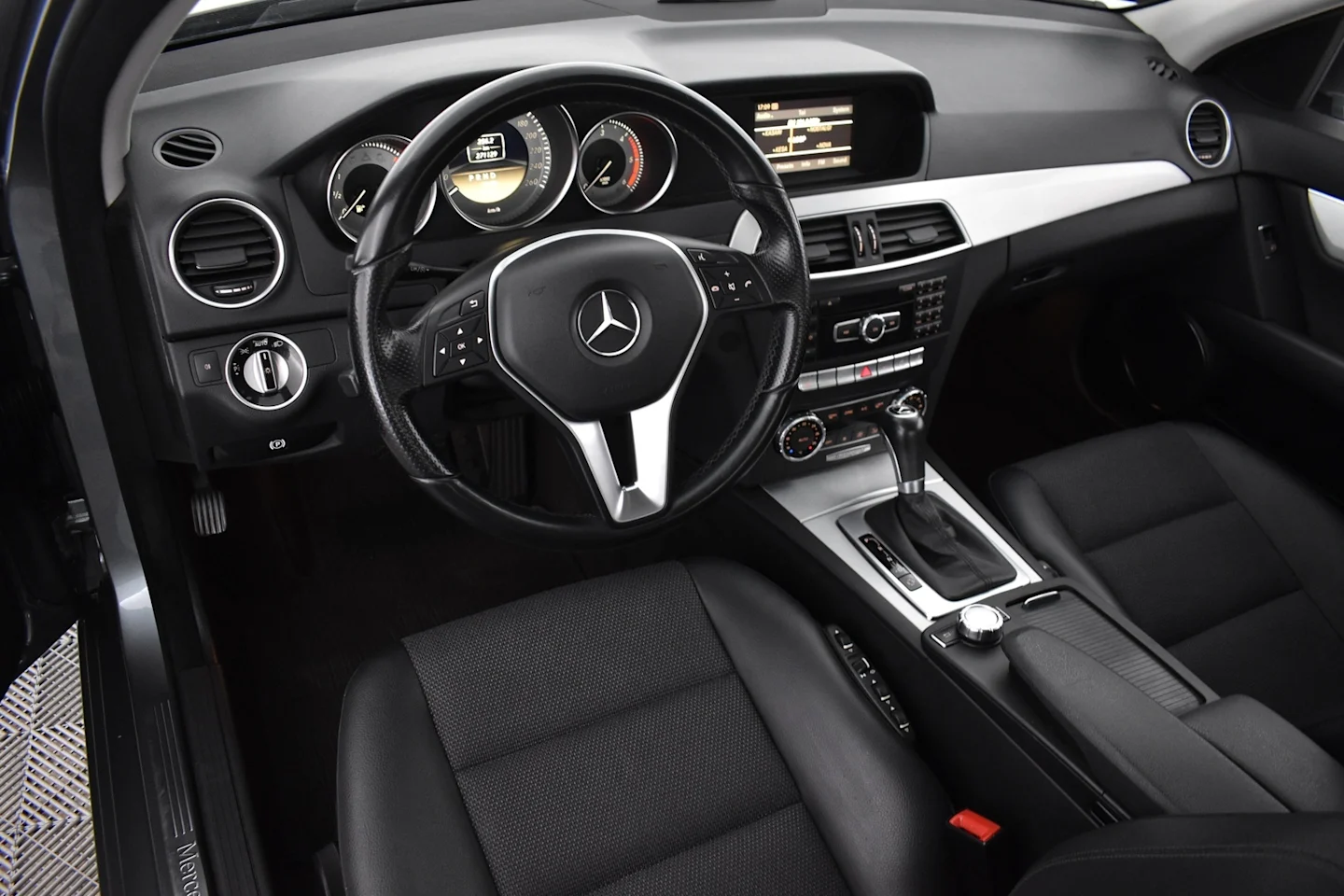 Car Image - 4bSNxqlDCuDHUgEbNlWdVA