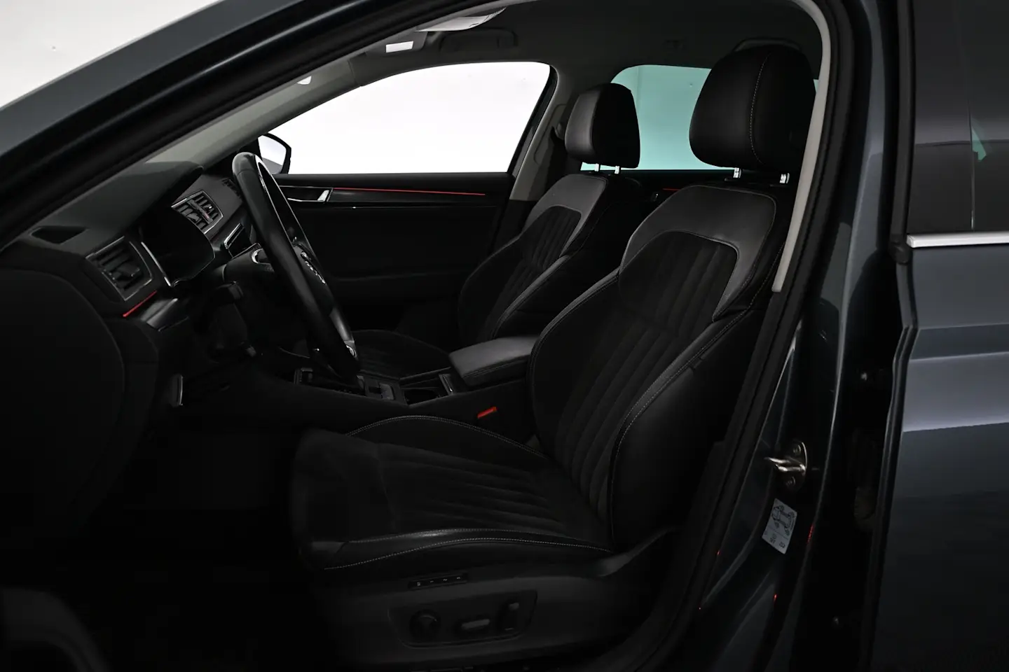 Car Image - 18XN1WL3c4vSF55U1BgOzL