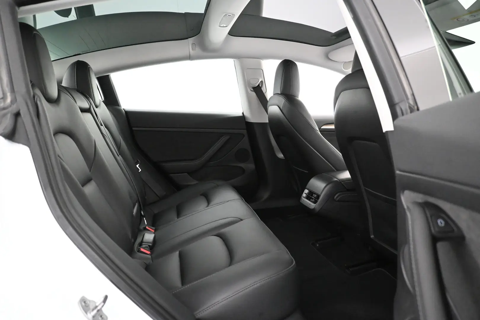 Car Image - WzarpjFbqcBcCyHSoxr1G