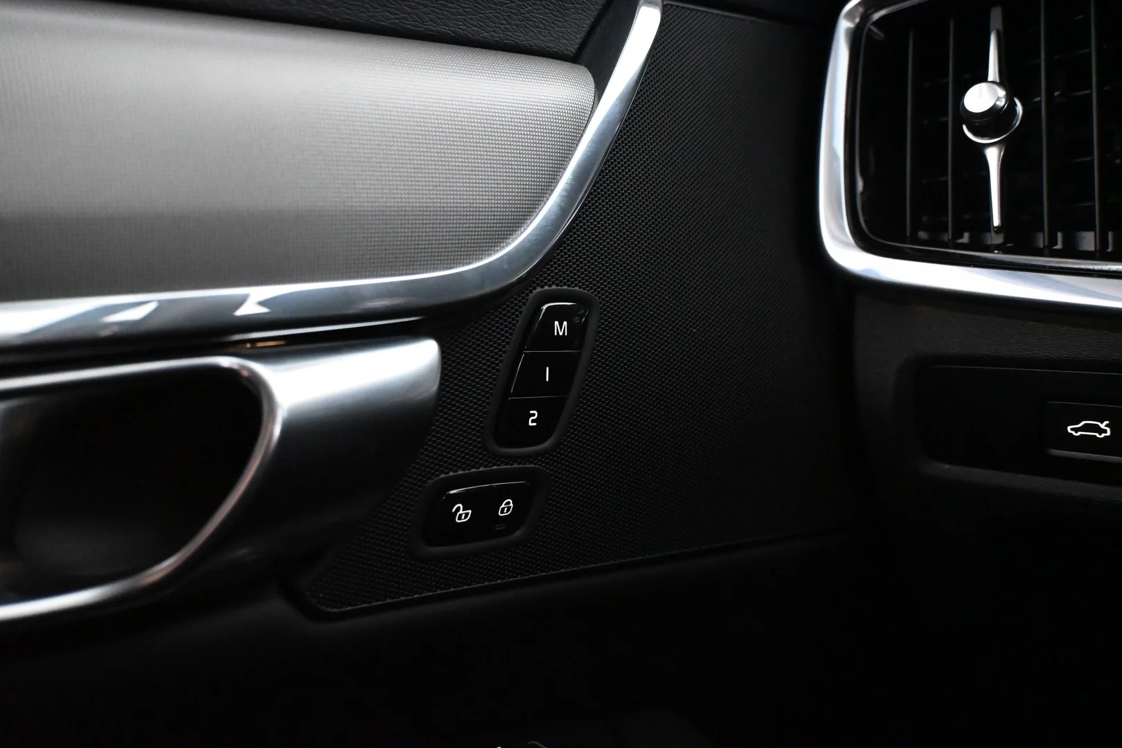 Car Image - 19woaeuM0PEneIt0Wjvo3B