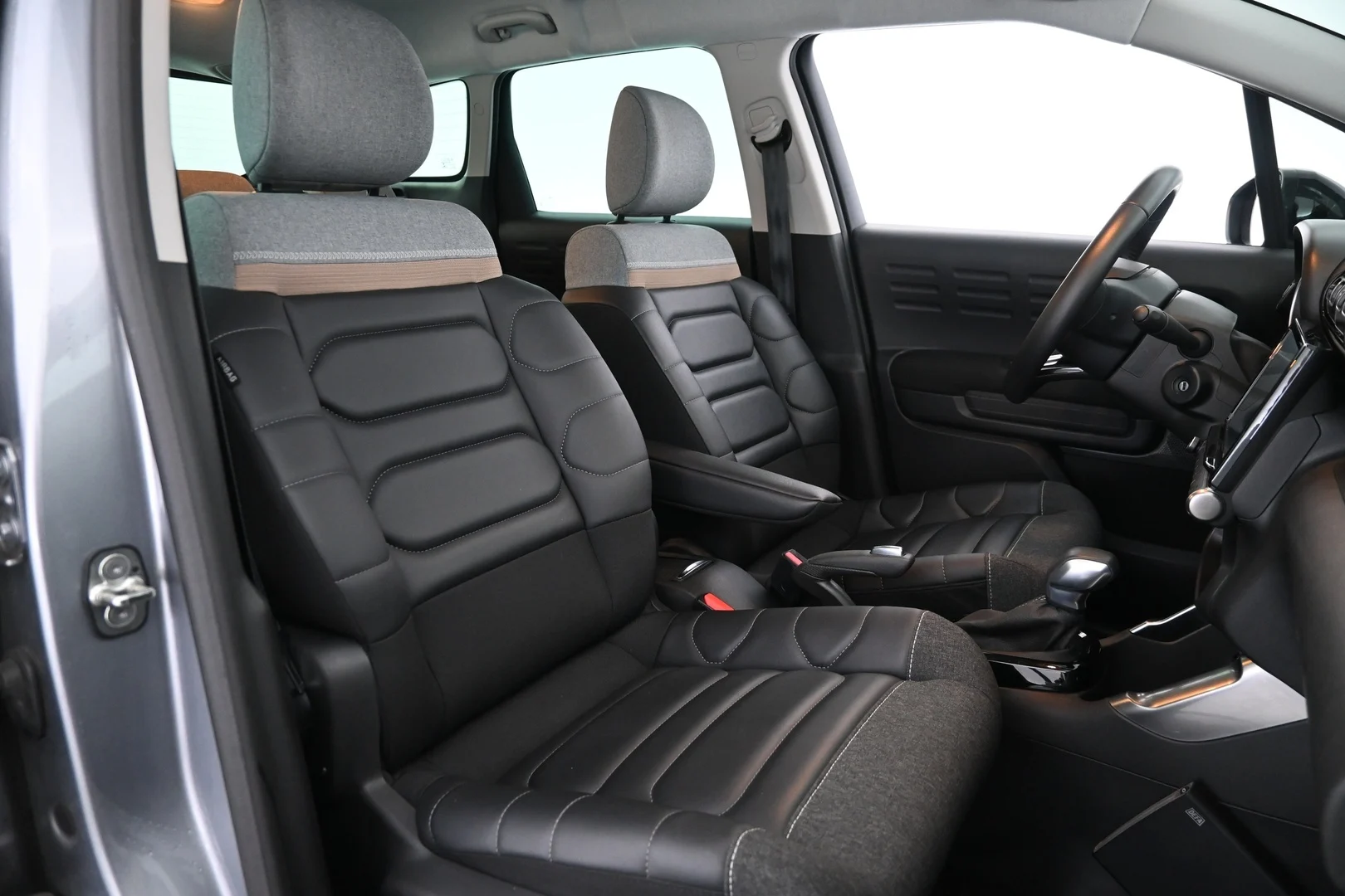 Car Image - 1VHpkU5oBKlw3xGPzK484f