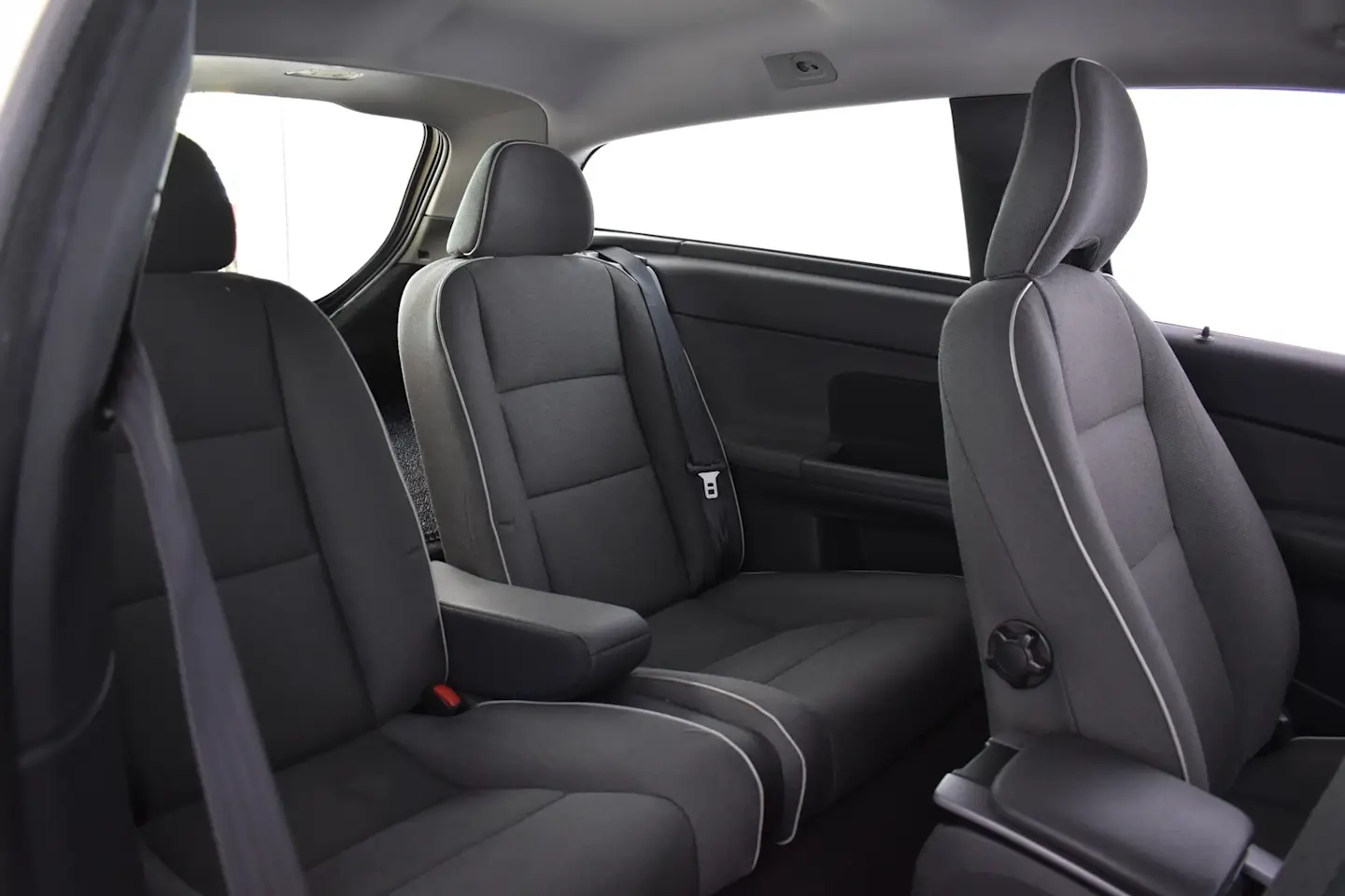 Car Image - cjaL5d8EdaRo0SfDm6rrr