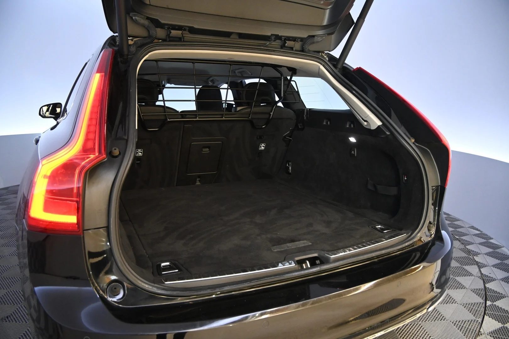 Car Image - 66vZjJI5RWrLHuVDZDsv9w