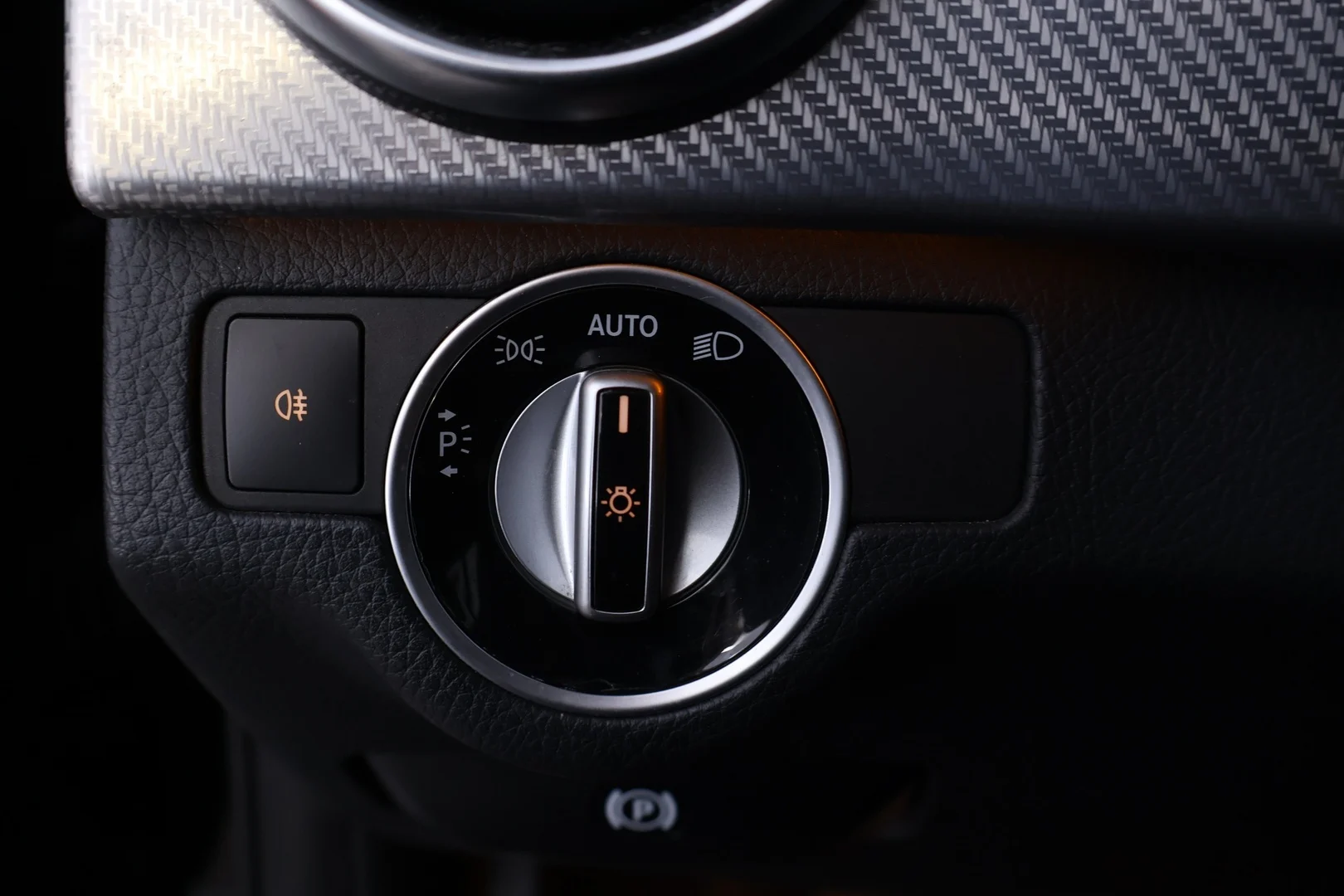 Car Image - YwF9ZjDPHPXAWbHz6LjiG