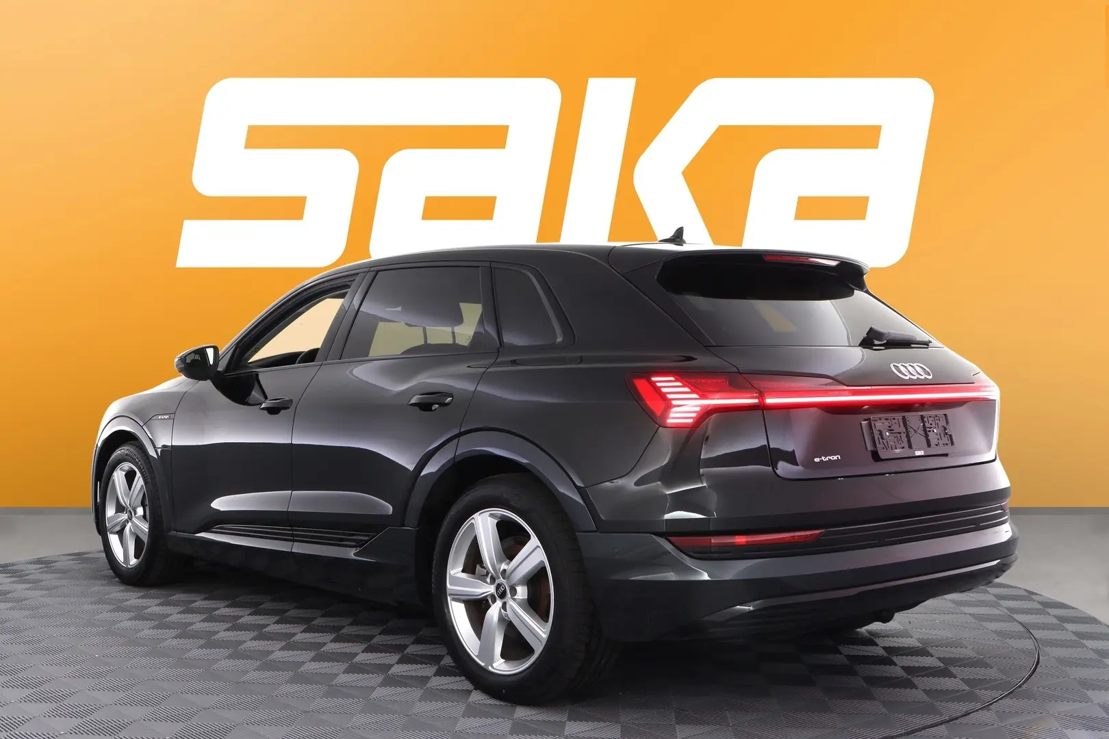 Car Image - 1mAQh5BRQZ33EZxdlqKxU9