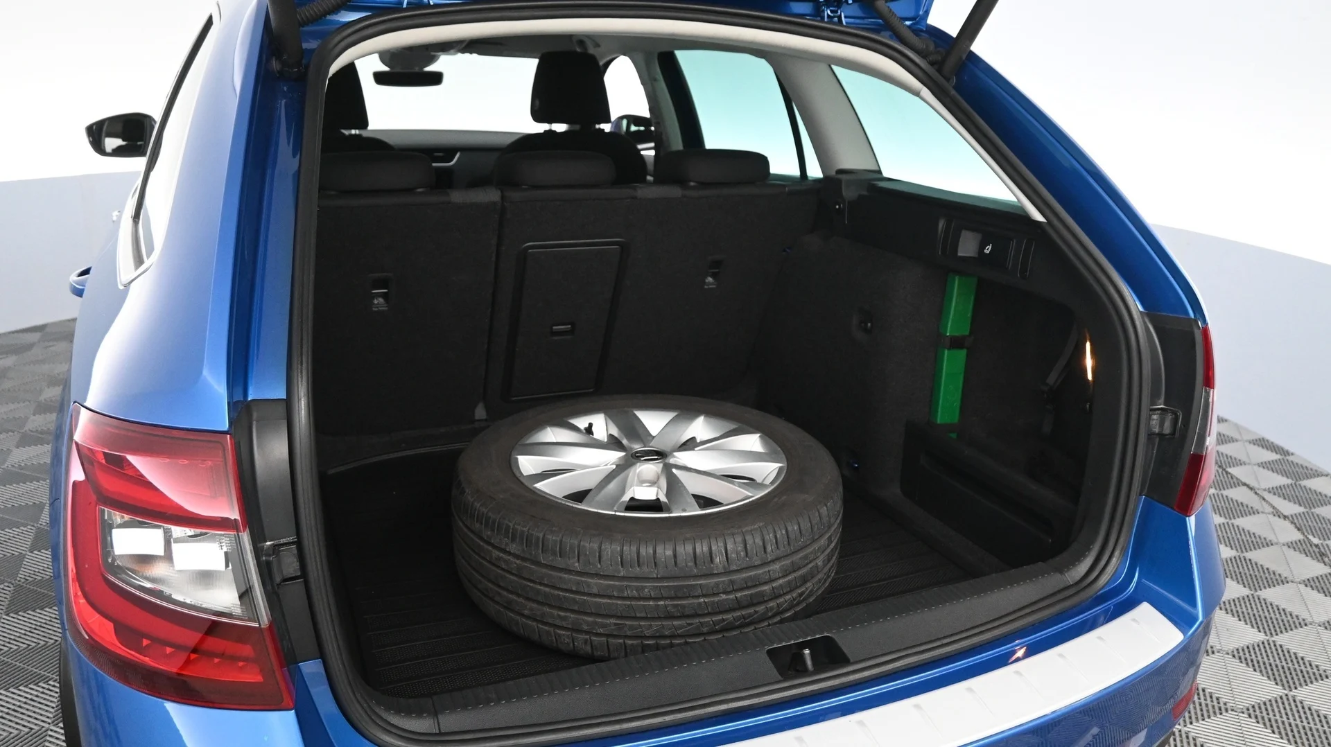 Car Image - 2urh8FMuVg50svF4eUa5vs