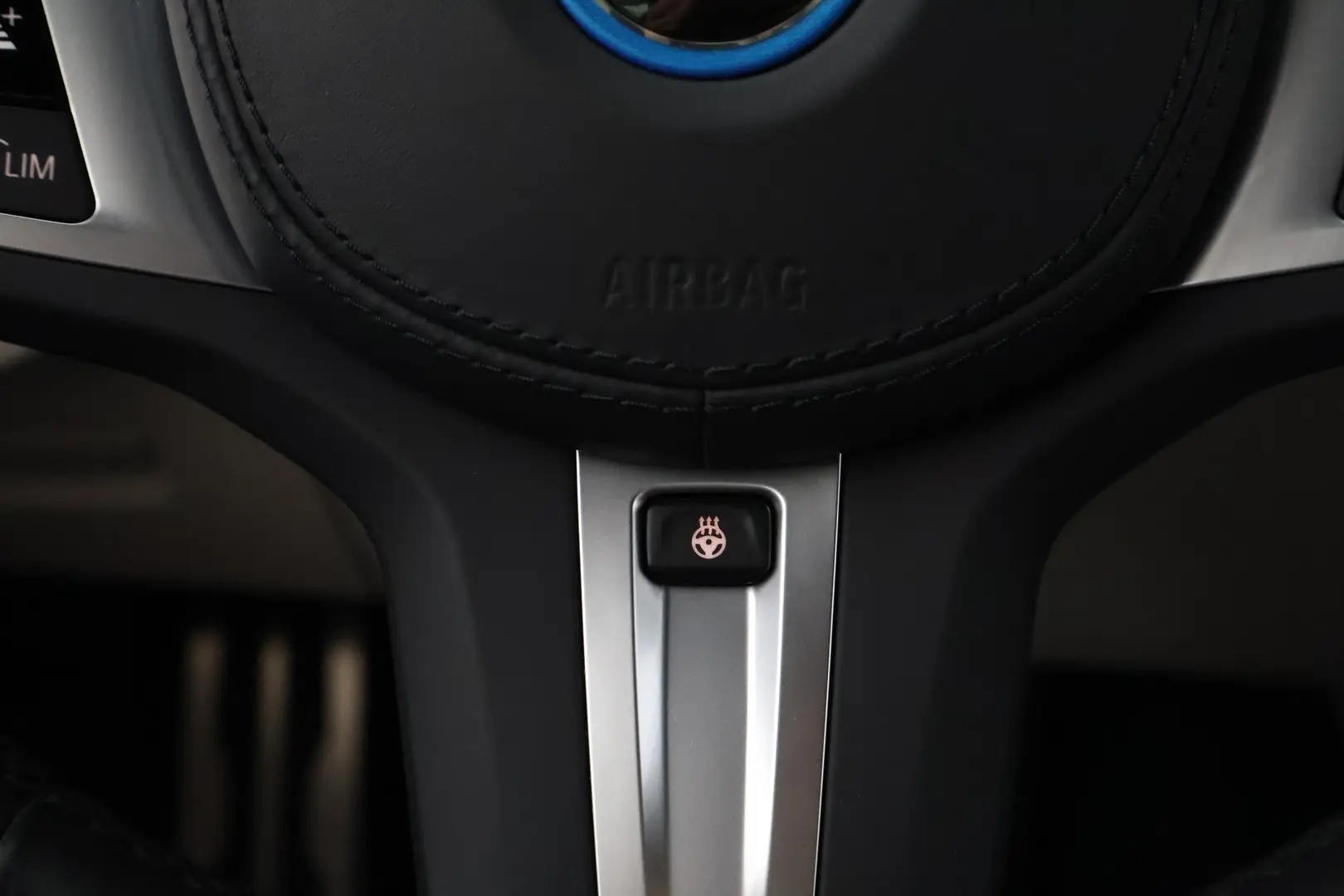 Car Image - Djc6MNlO7fIsLBGbGnamb