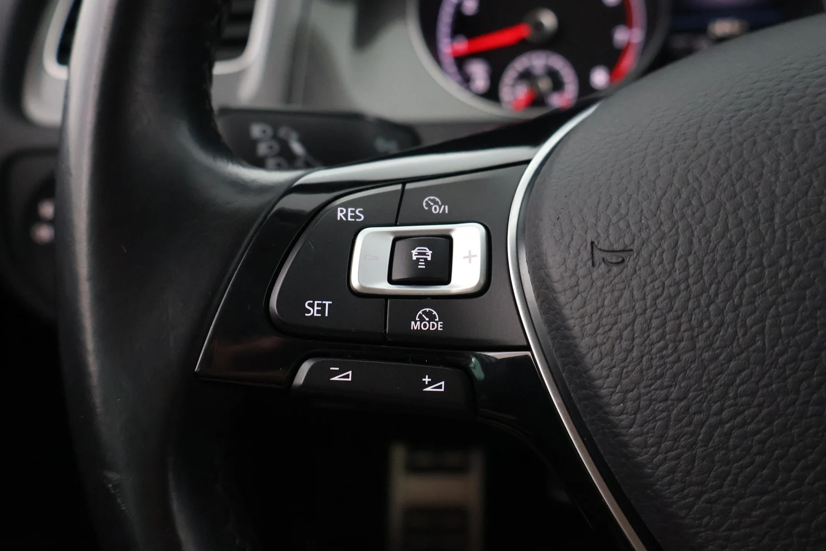 Car Image - 1cHYT8e6y5jBoSBAqwKiIF