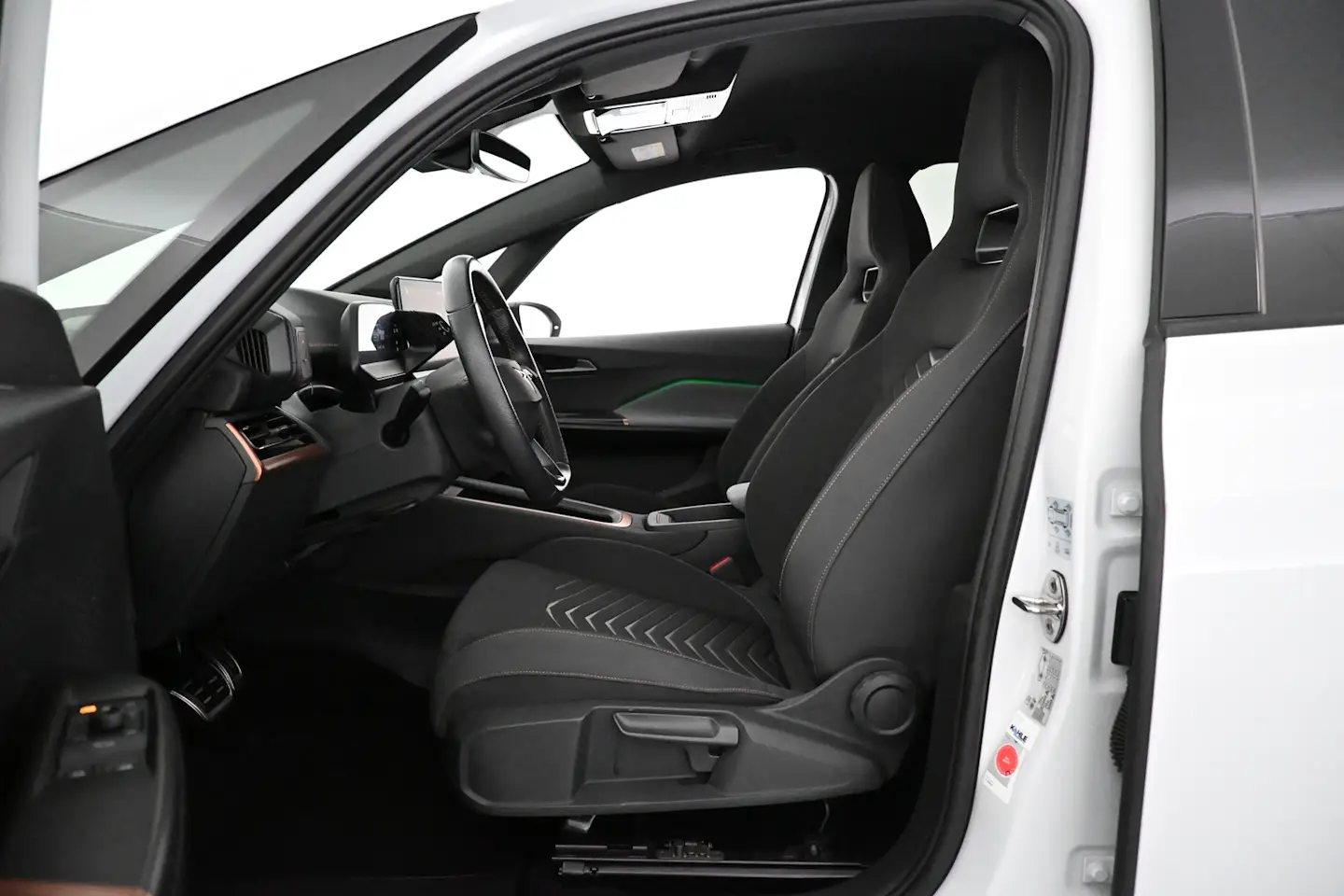 Car Image - fdBltNQo11BoqGBebtNCl