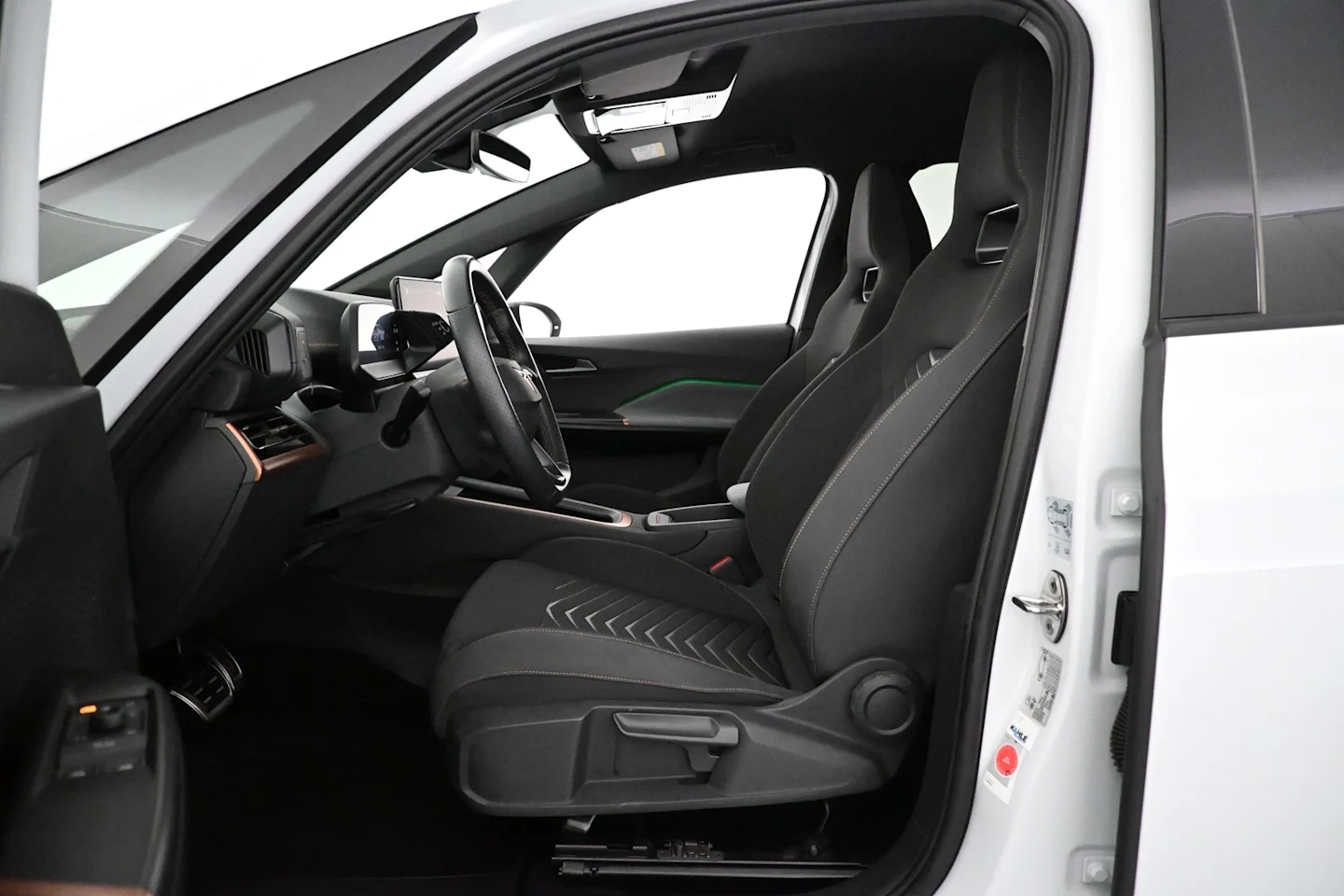 Car Image - fdBltNQo11BoqGBebtNCl