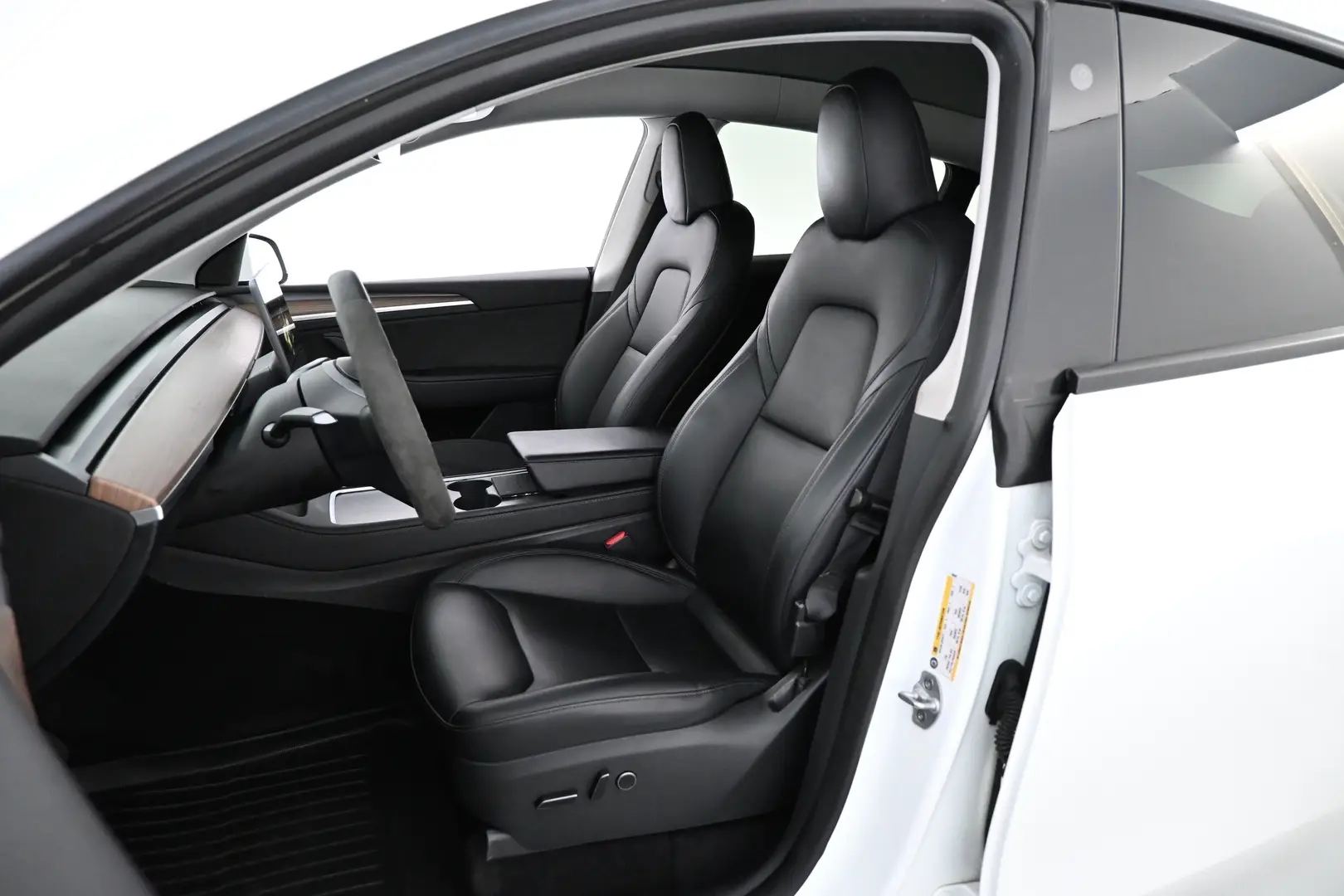 Car Image - 5wMQvMc60y3vtZZdrCBm33