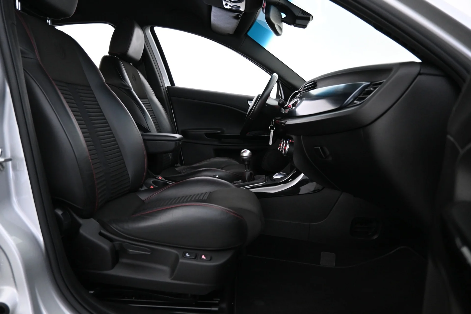 Car Image - tG6IkYX9dTw1M82Vvjk5x