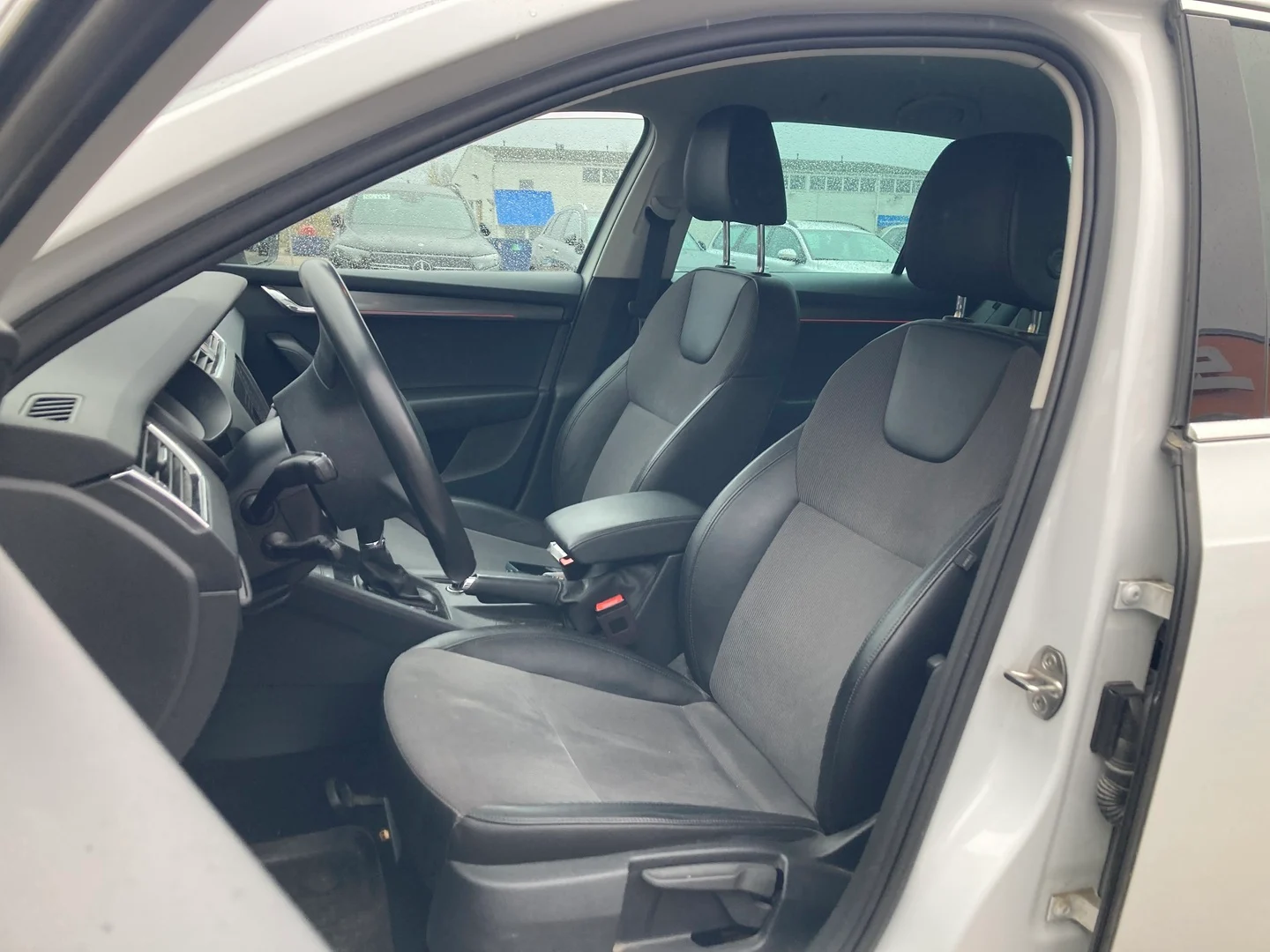 Car Image - 2LJzkILvI7qXskB8sKaR12