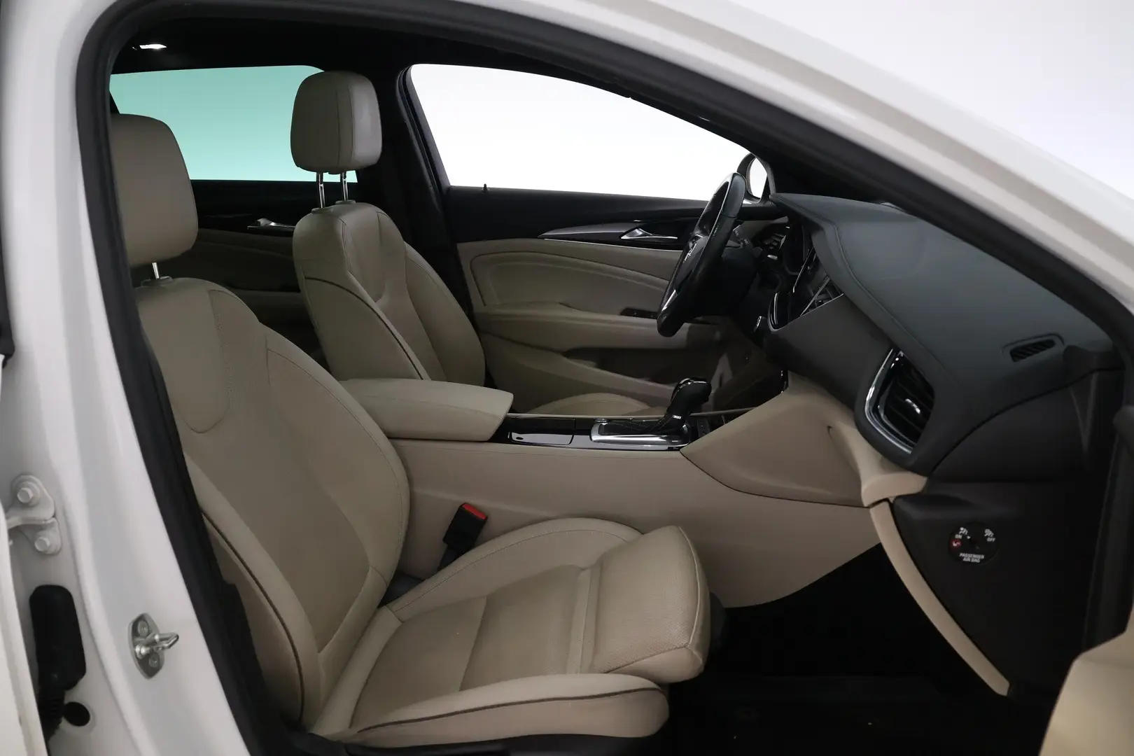 Car Image - 187iDpM8MbcMVm03uvrl65