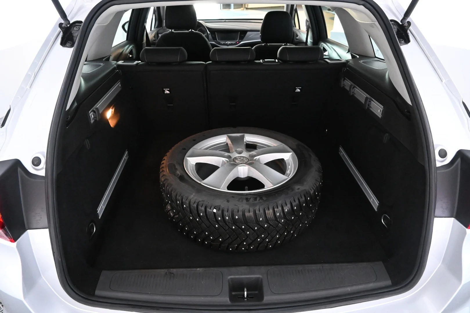 Car Image - 6dGJgRxWQ2fjNzXgmXLiTv