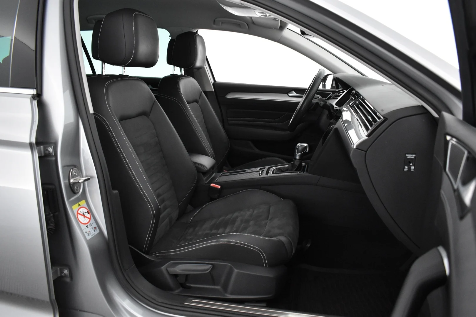 Car Image - 5Dy2IOoS73S0hmByXtOaBh