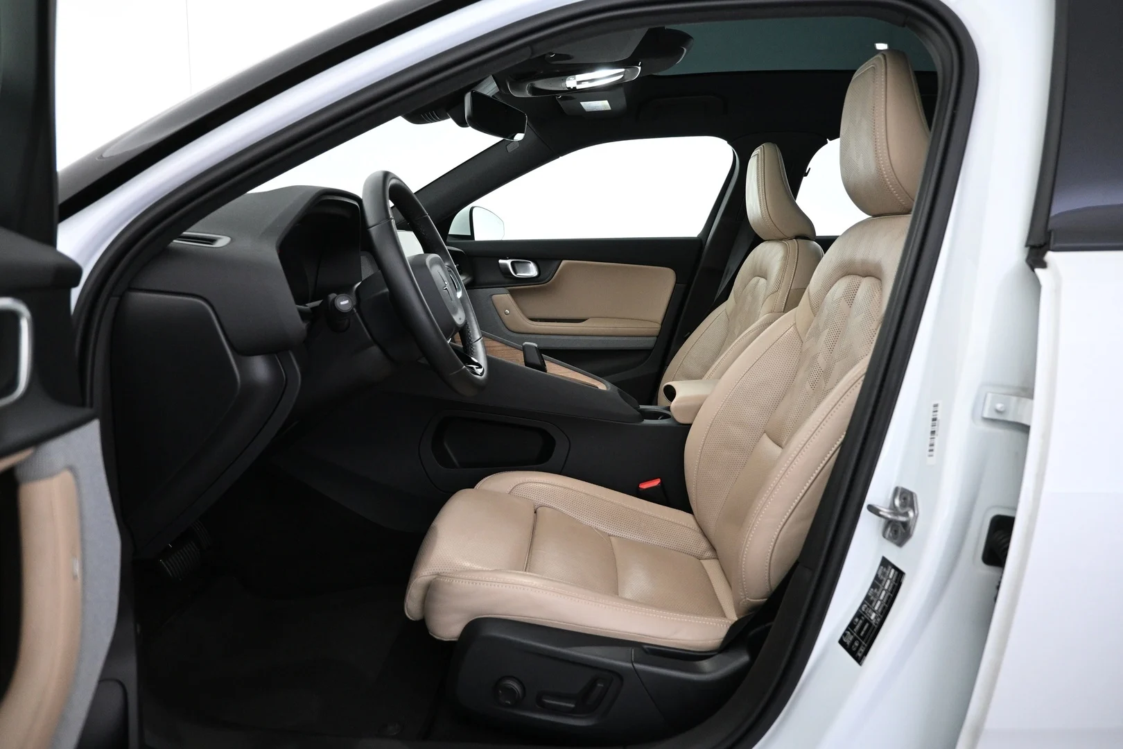 Car Image - 6smSkwPZG0Uk9RfwOF06lB
